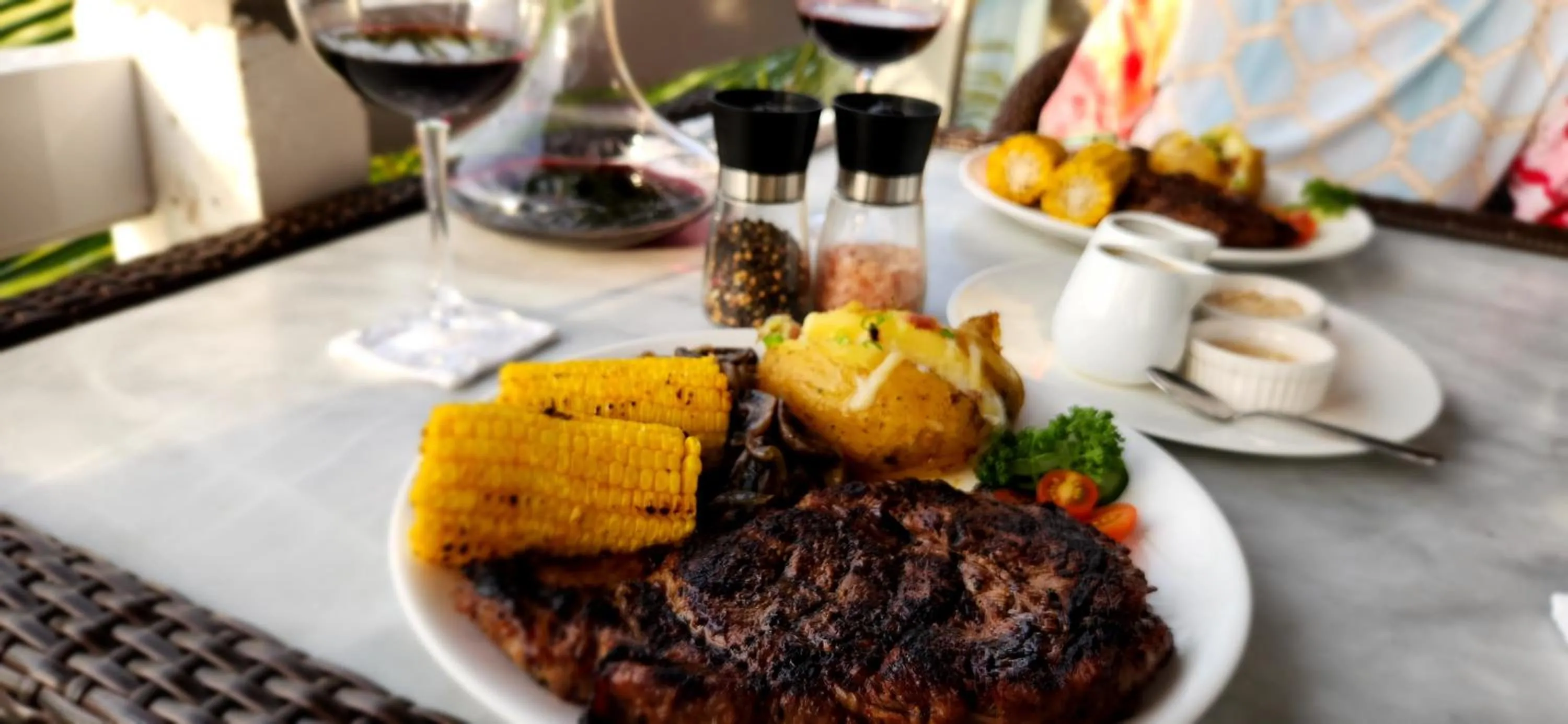 Restaurant/places to eat in Edgewater Dive & Spa Resort