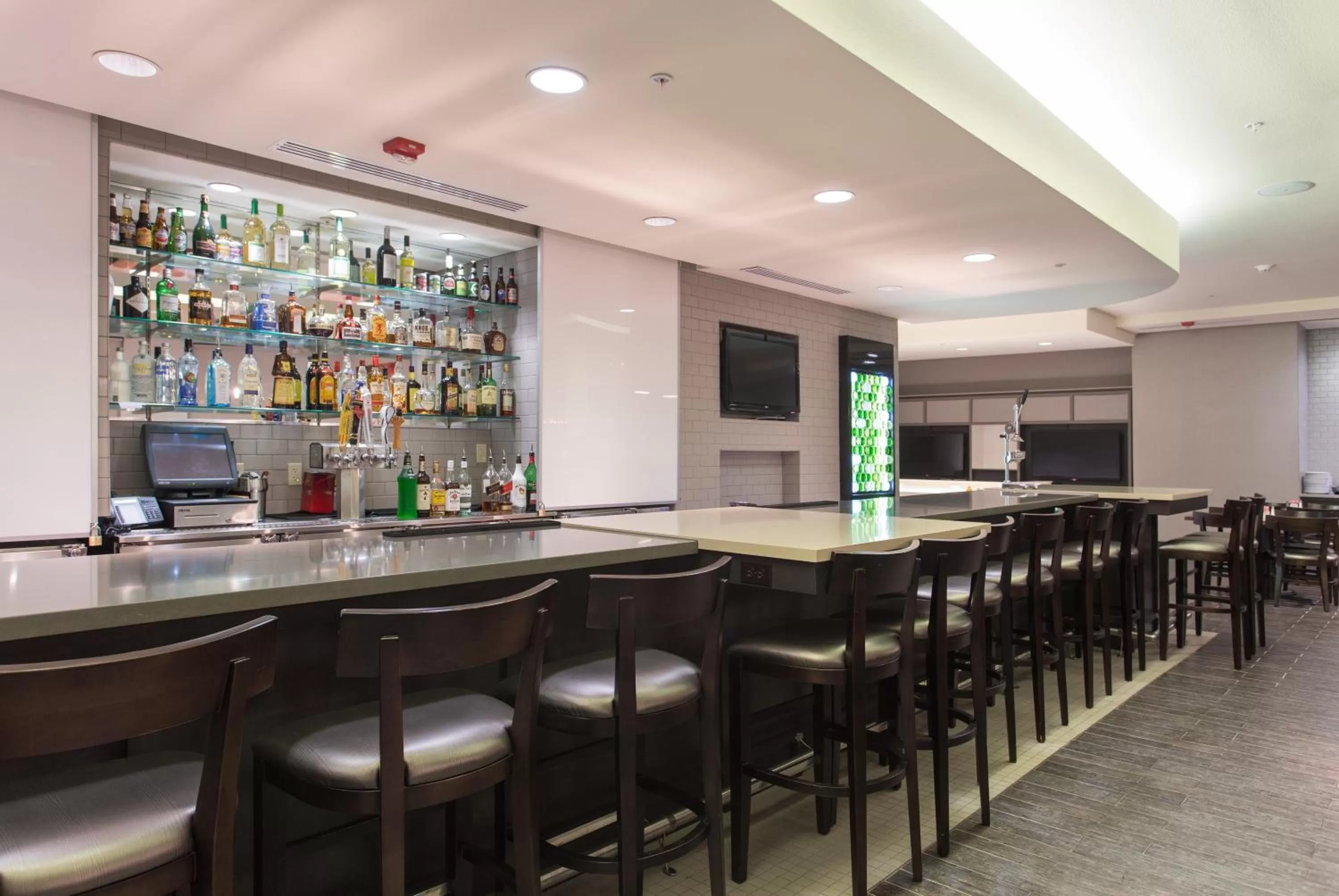 Lounge or bar in Holiday Inn Texarkana Arkansas Convention Center by IHG