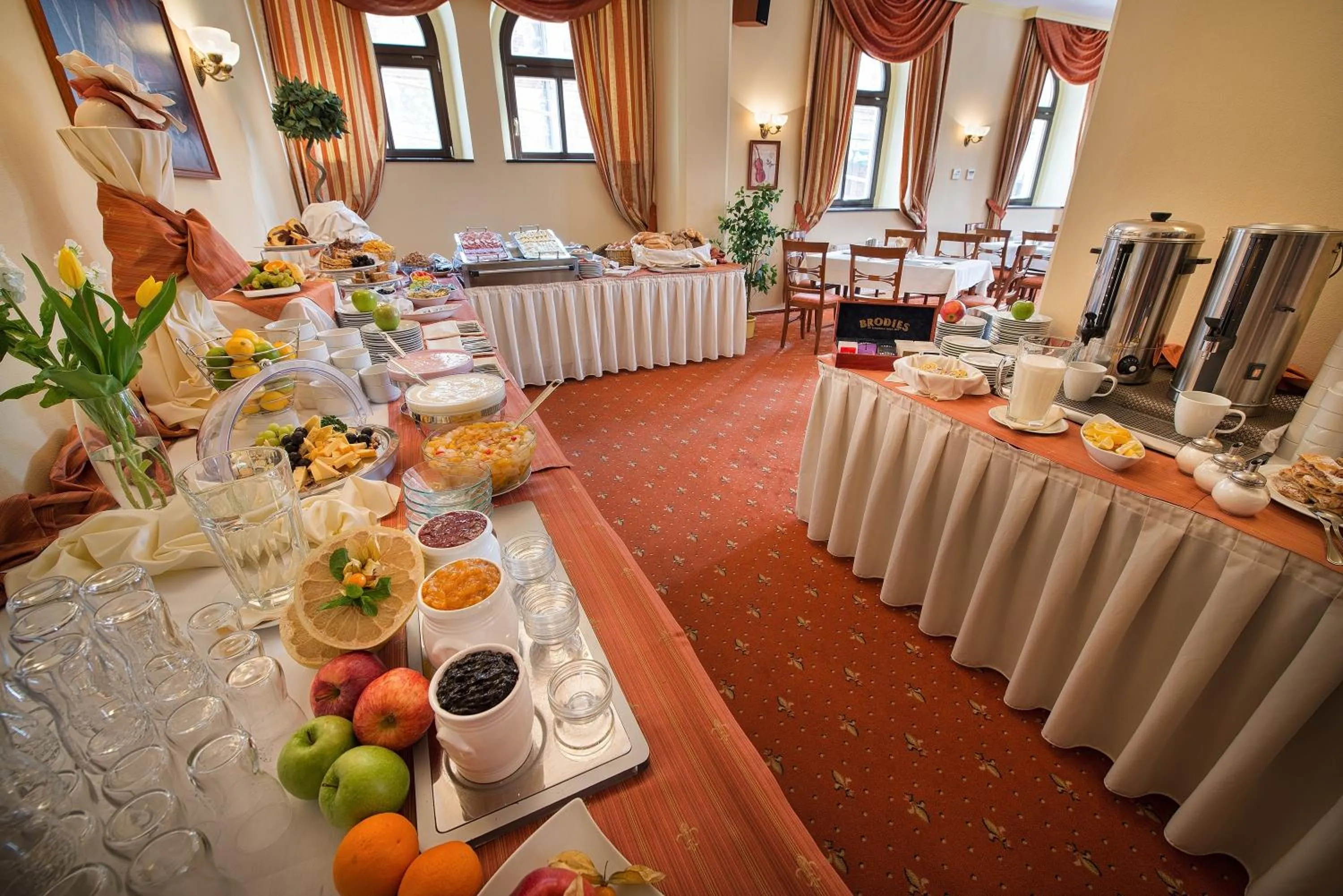 Restaurant/places to eat in Hotel Podhrad