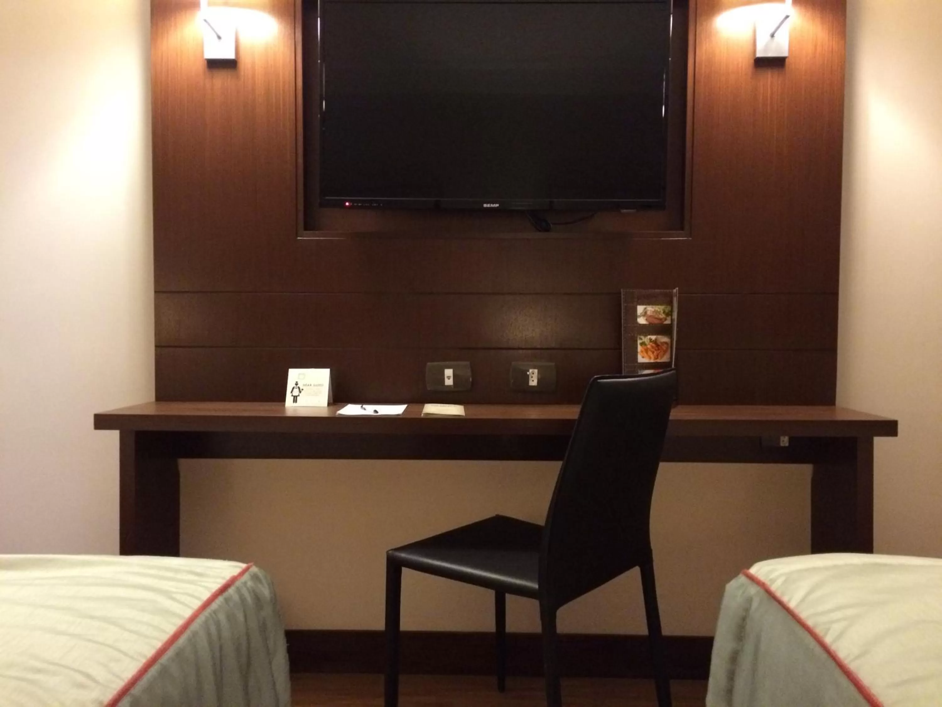 TV and multimedia, Bed in Royal Atlântica Macaé Hotel