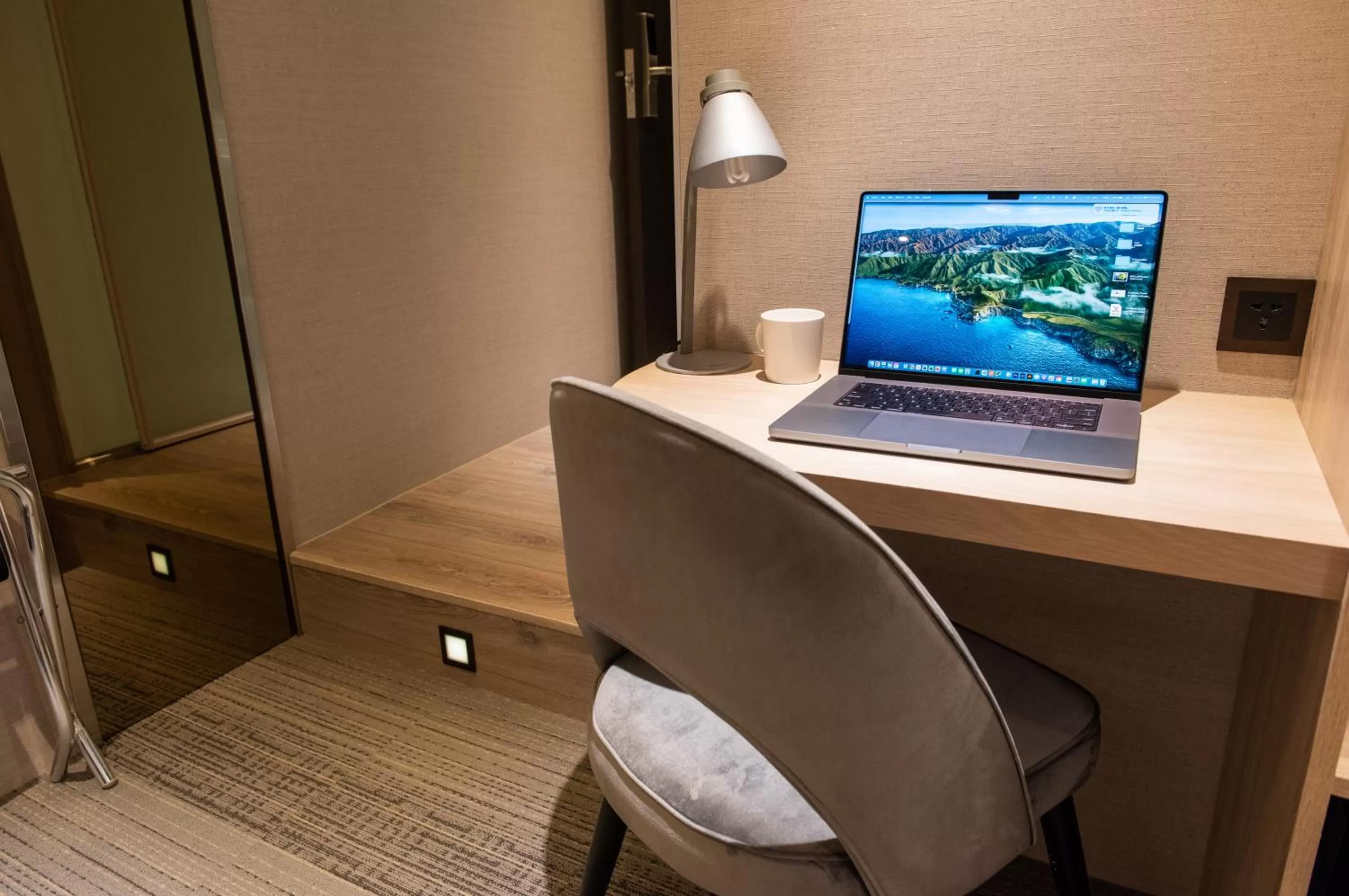 Business facilities in N Hotel