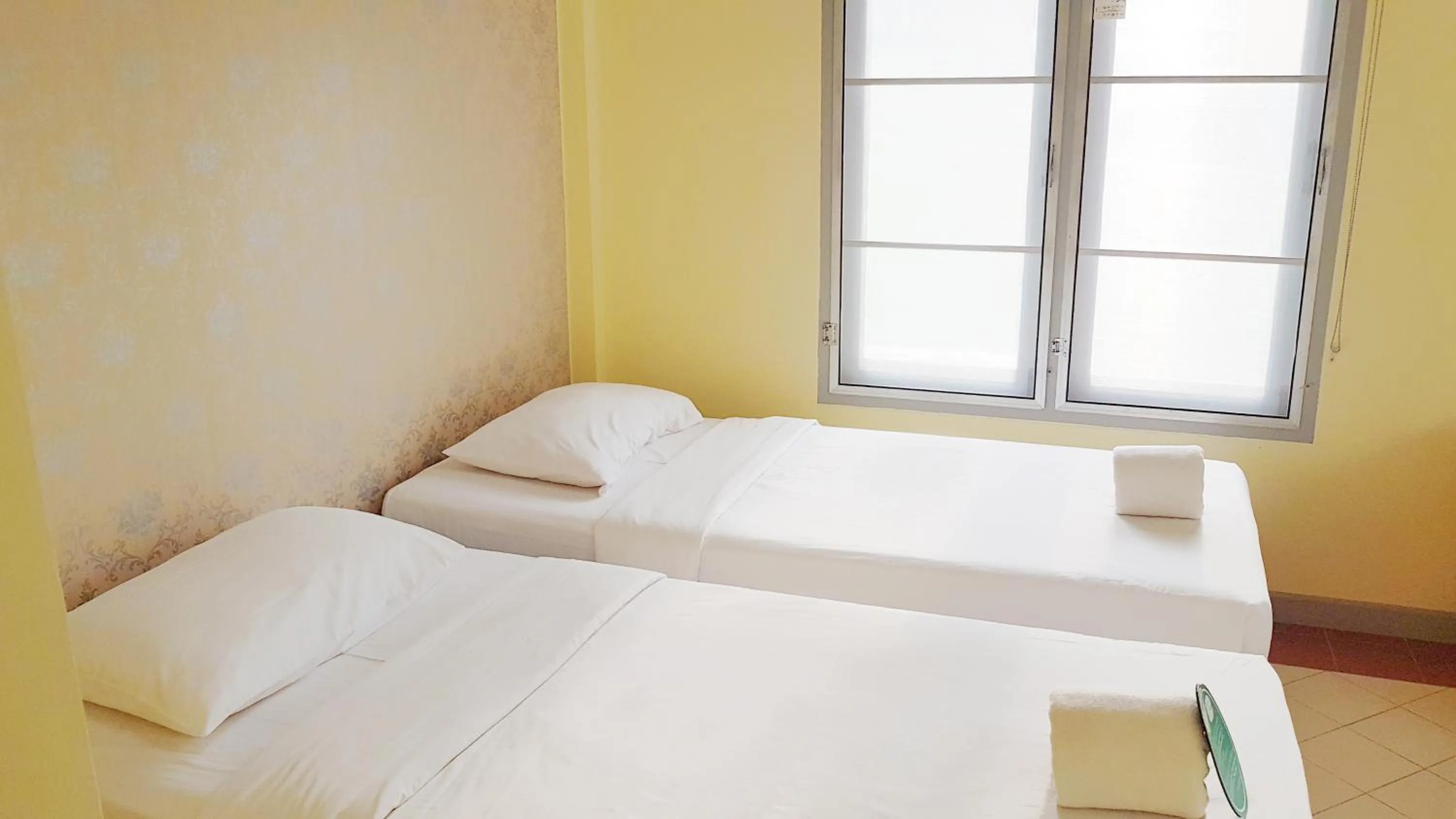 Photo of the whole room, Bed in Brookside Valley Resort