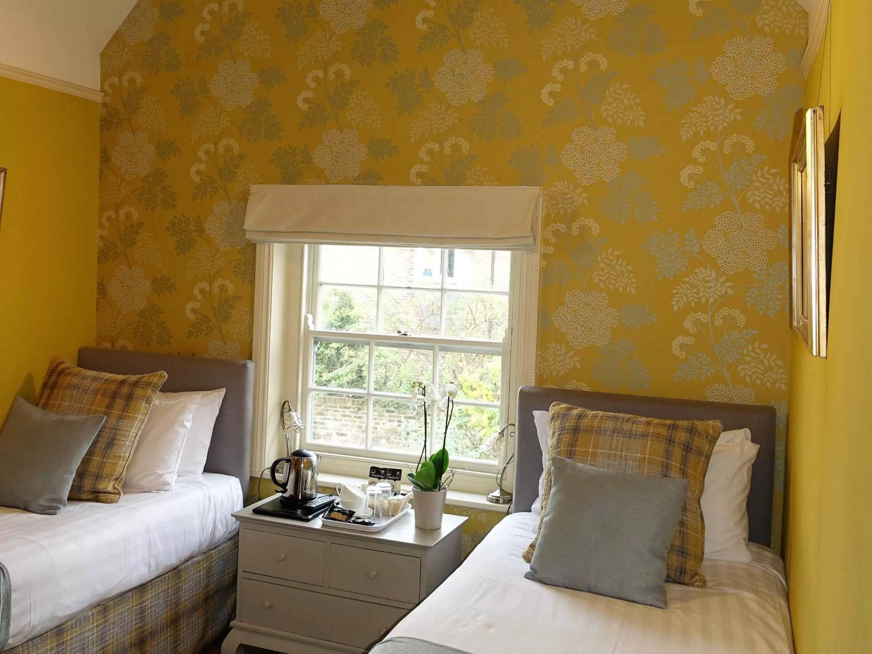 Bedroom, Bed in One Holyrood Hotel & Cafe