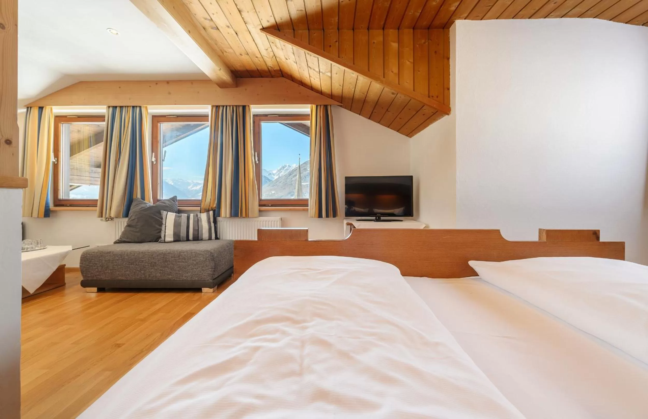 Photo of the whole room, Bed in Bärenwirth - Hotel & Restaurant