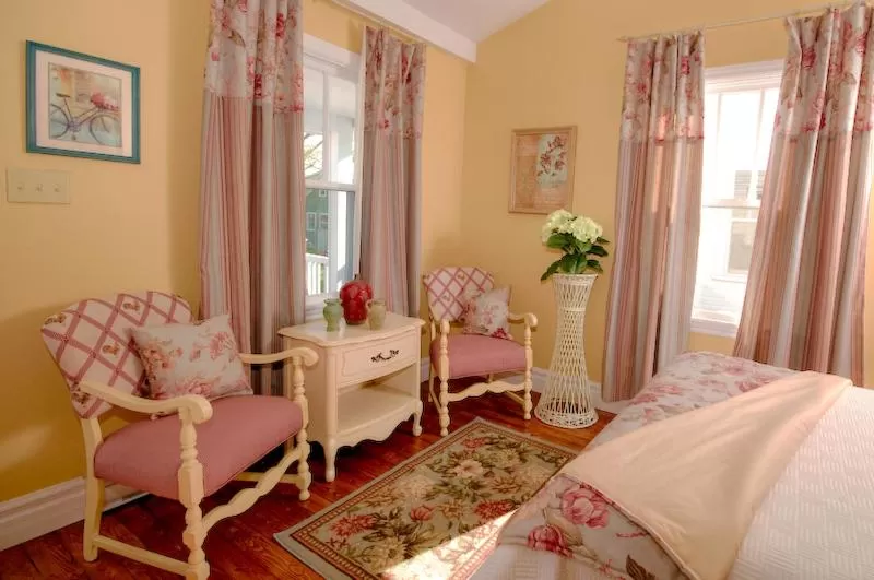 Decorative detail, Bed in Telegraph House Motel