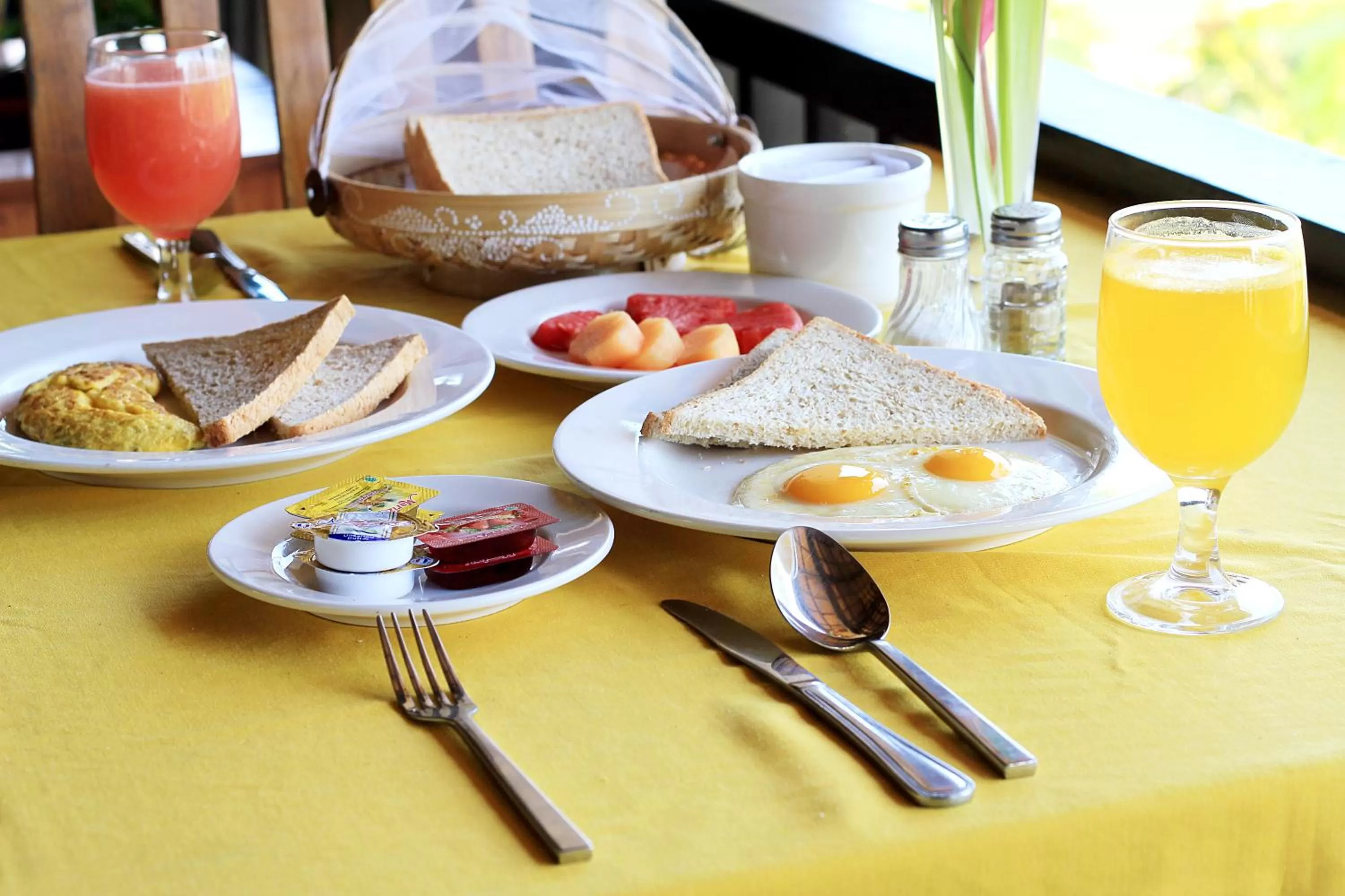 Restaurant/places to eat in Puri Sari Beach Hotel