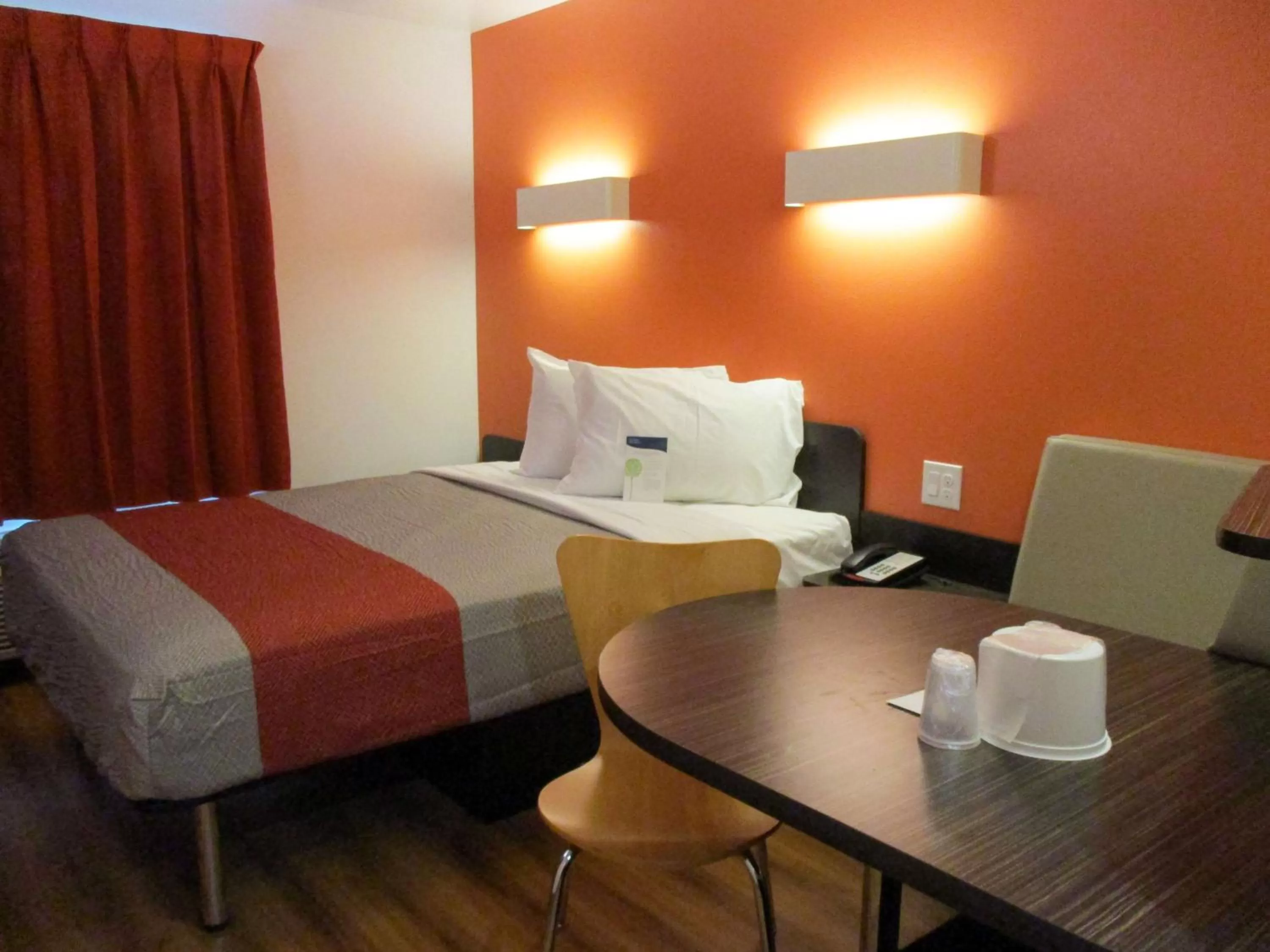 Photo of the whole room, Bed in Motel 6 Fort Worth, TX - North - Saginaw