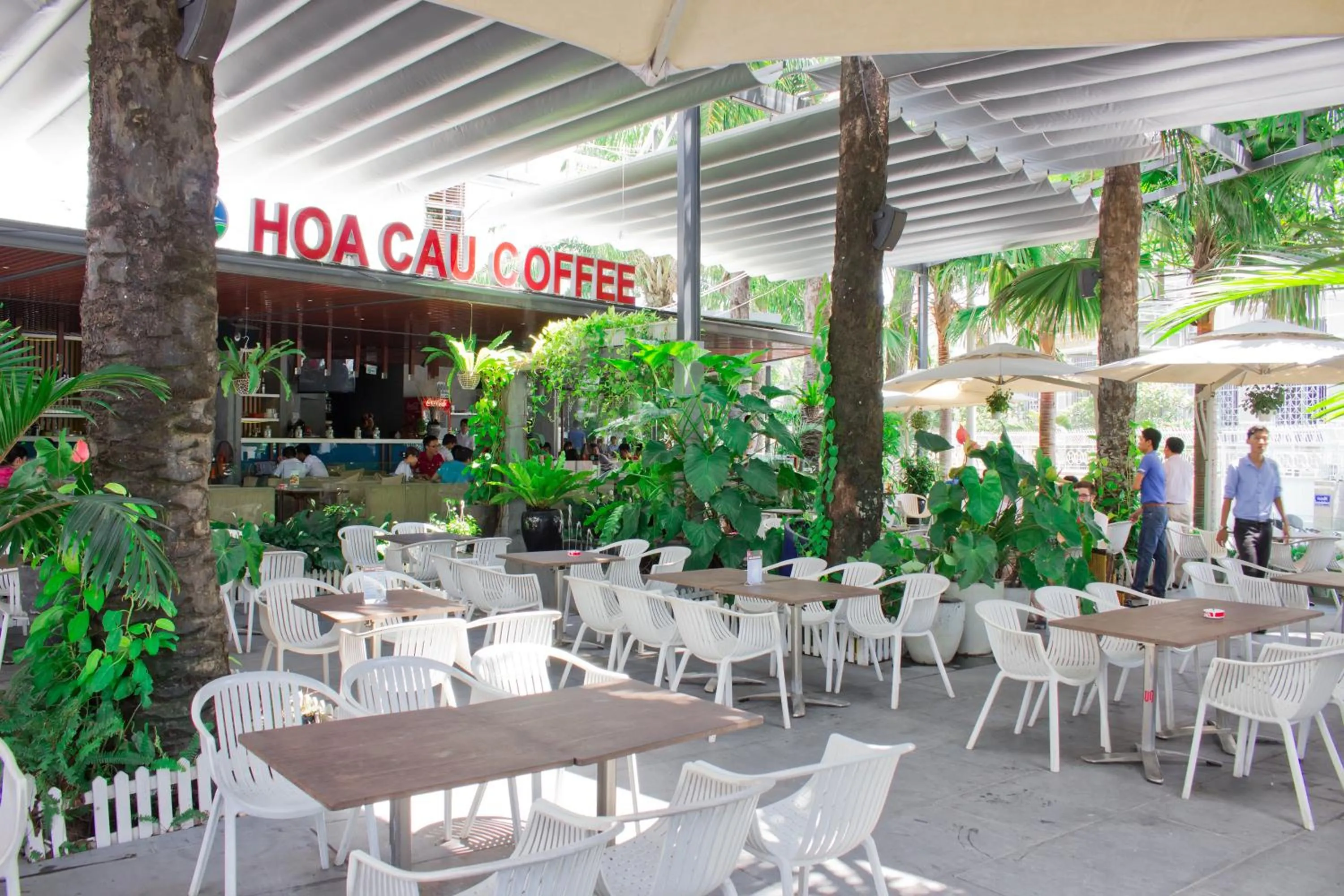 Restaurant/places to eat in International Hotel