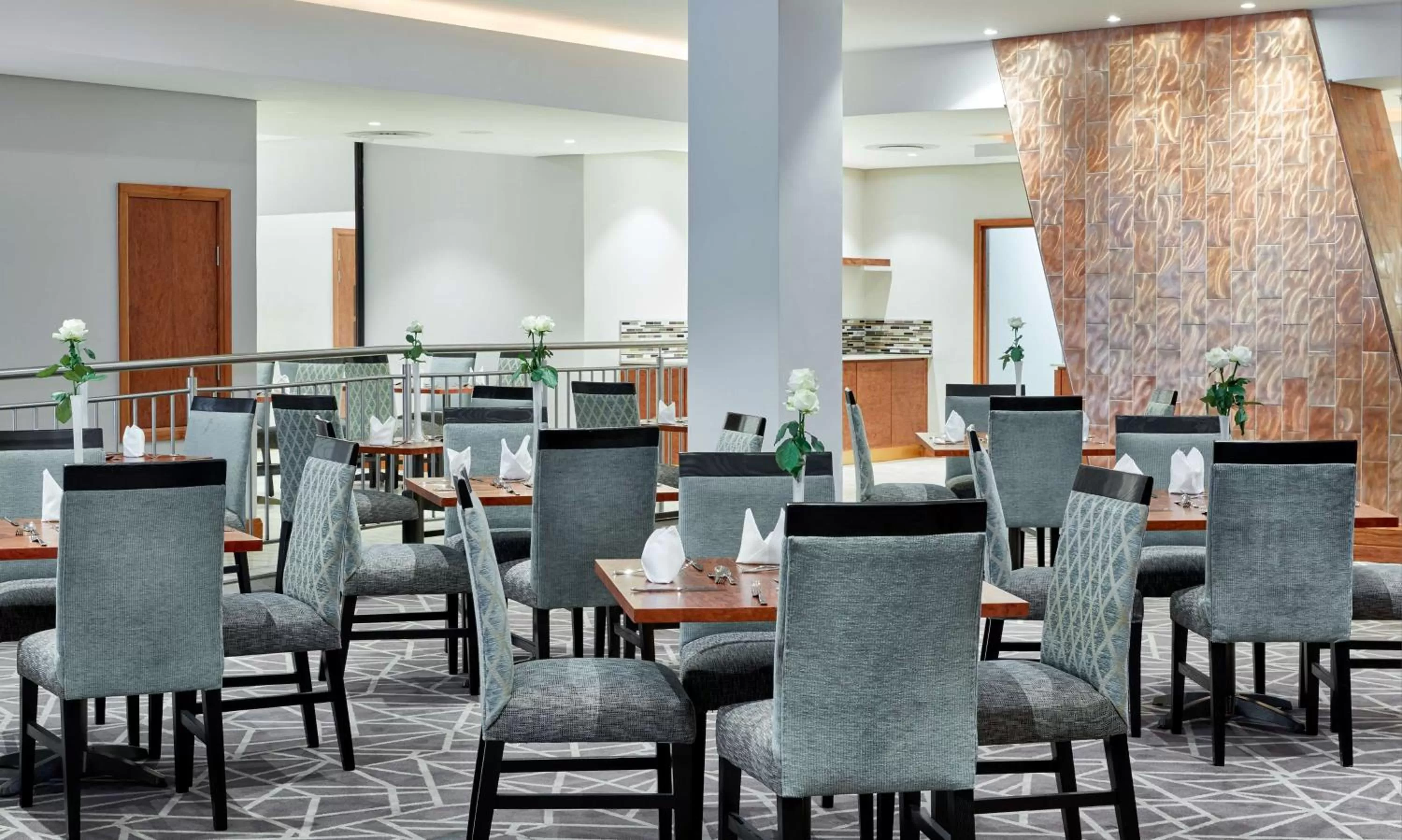 Restaurant/places to eat in Hilton Garden Inn Society Business Park