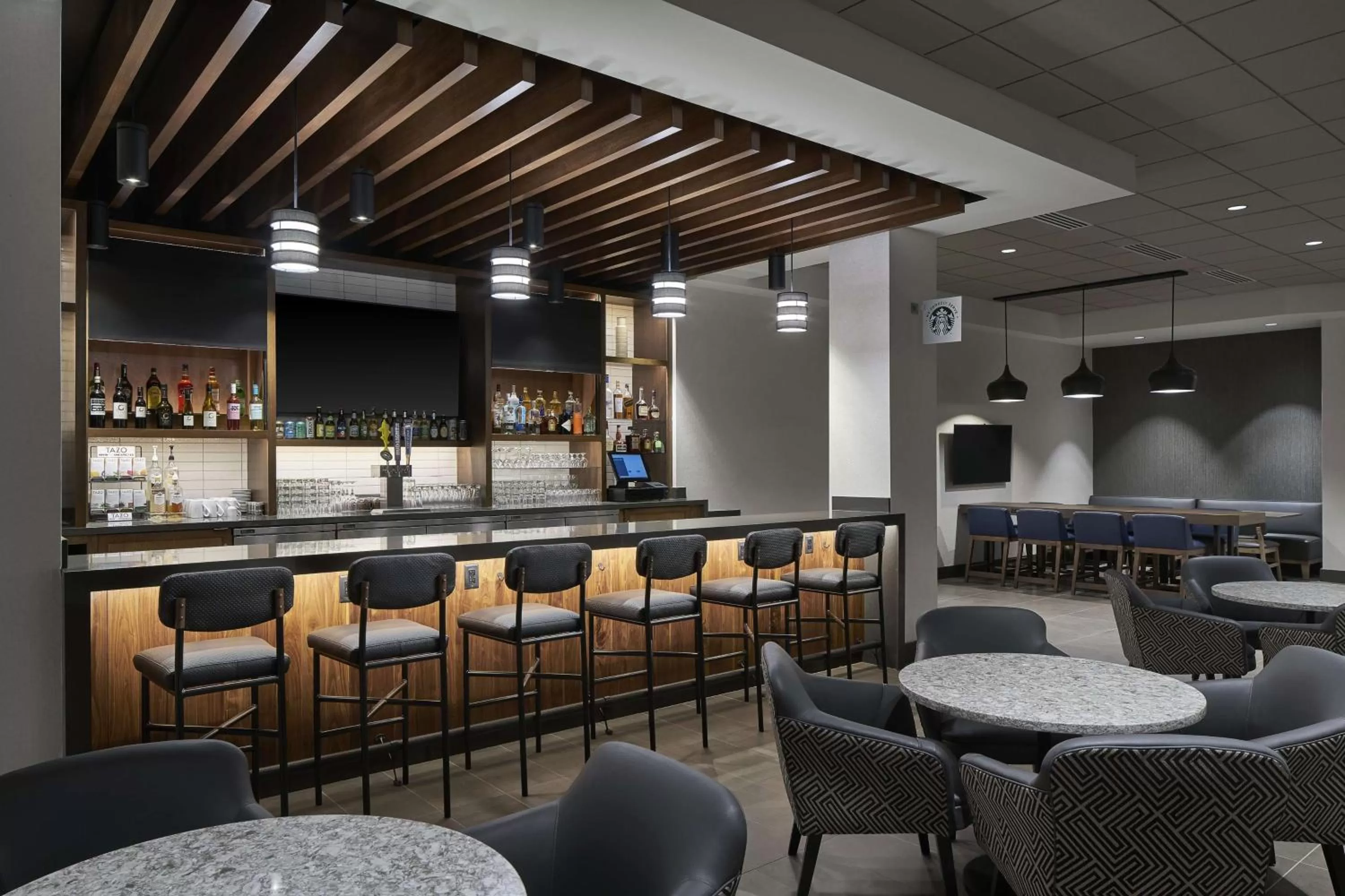 Lounge or bar in Hyatt Place Wilmington Riverfront