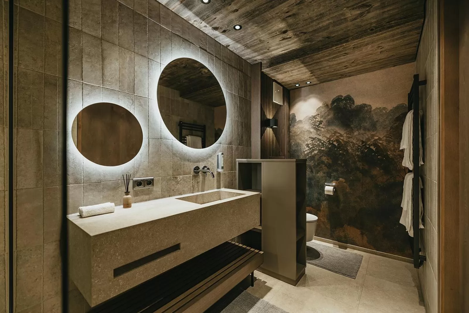 Shower in The Black Eagle Luxury Appartements