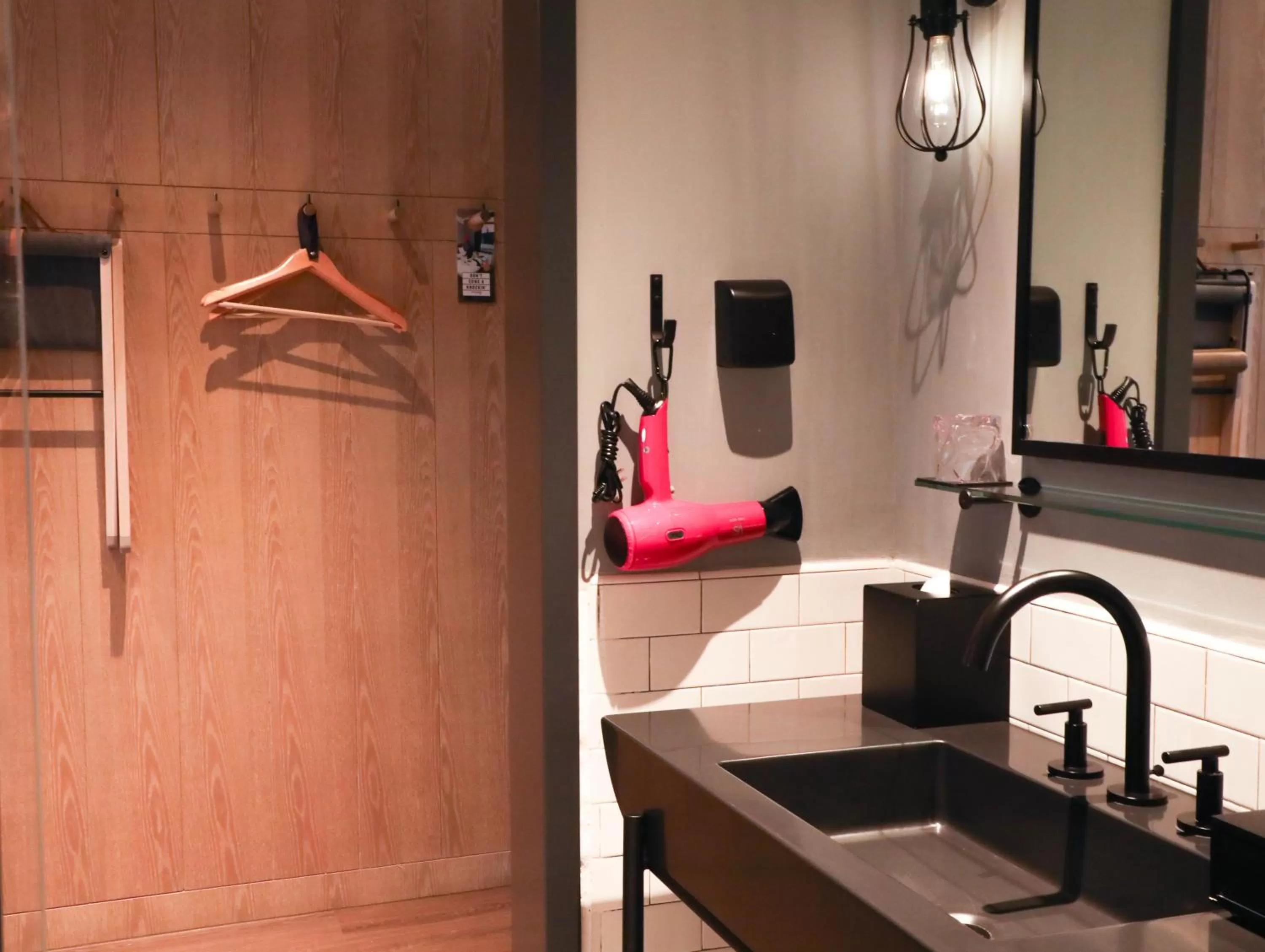 Toilet in Moxy Shenzhen North Station