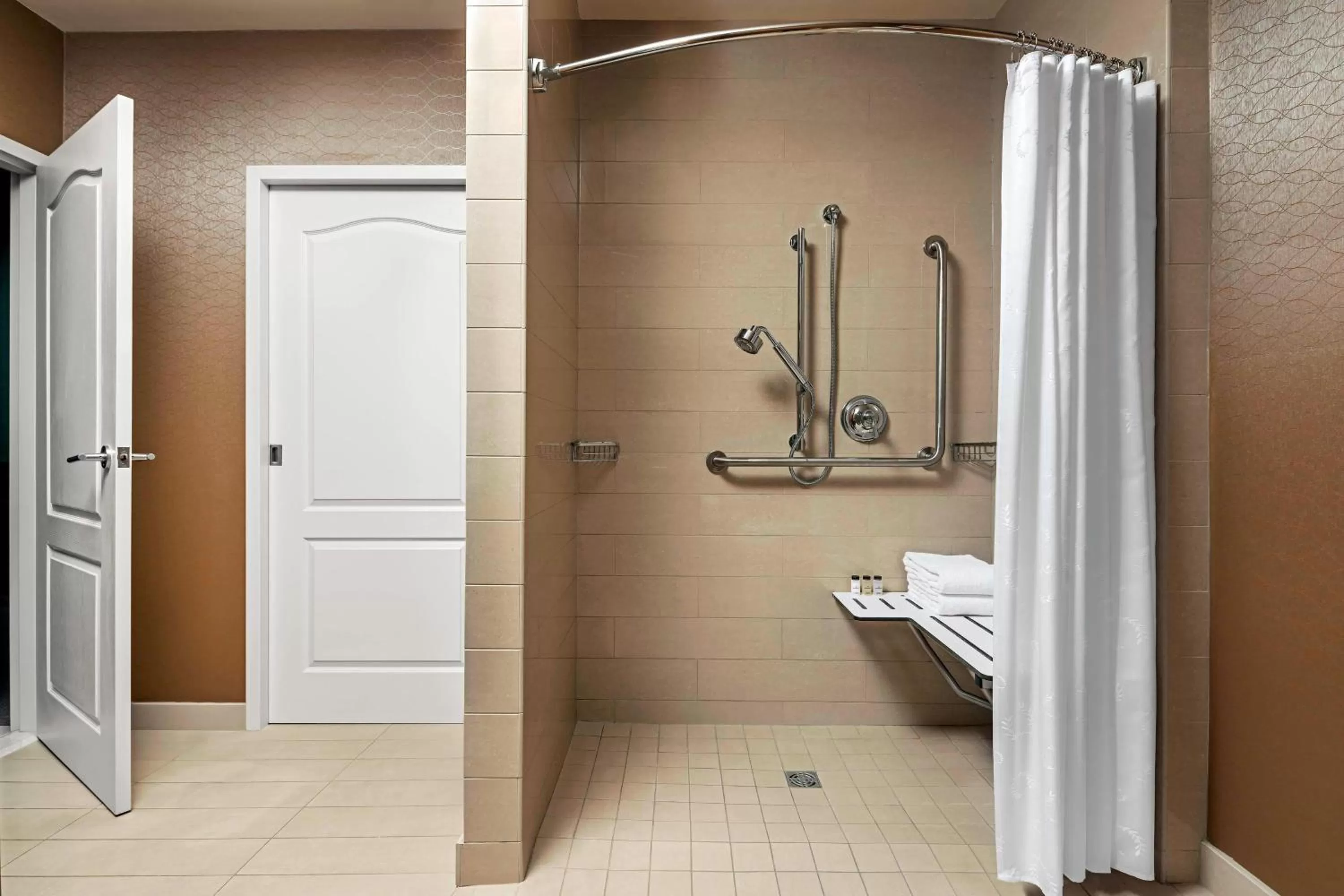 Bathroom in Sheraton Suites Calgary Eau Claire