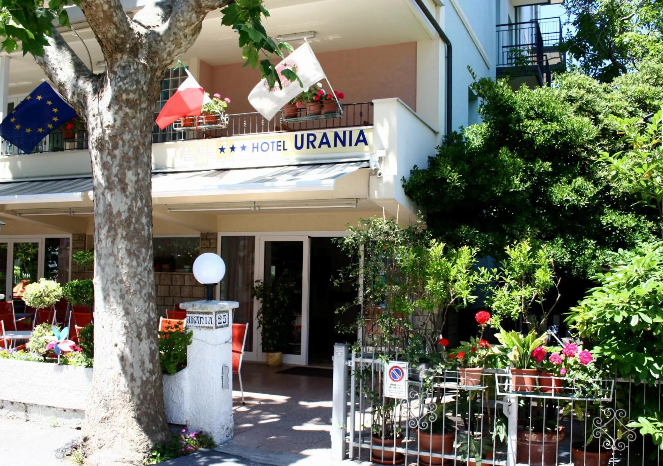 Facade/entrance in Hotel Urania Nuova Gestione
