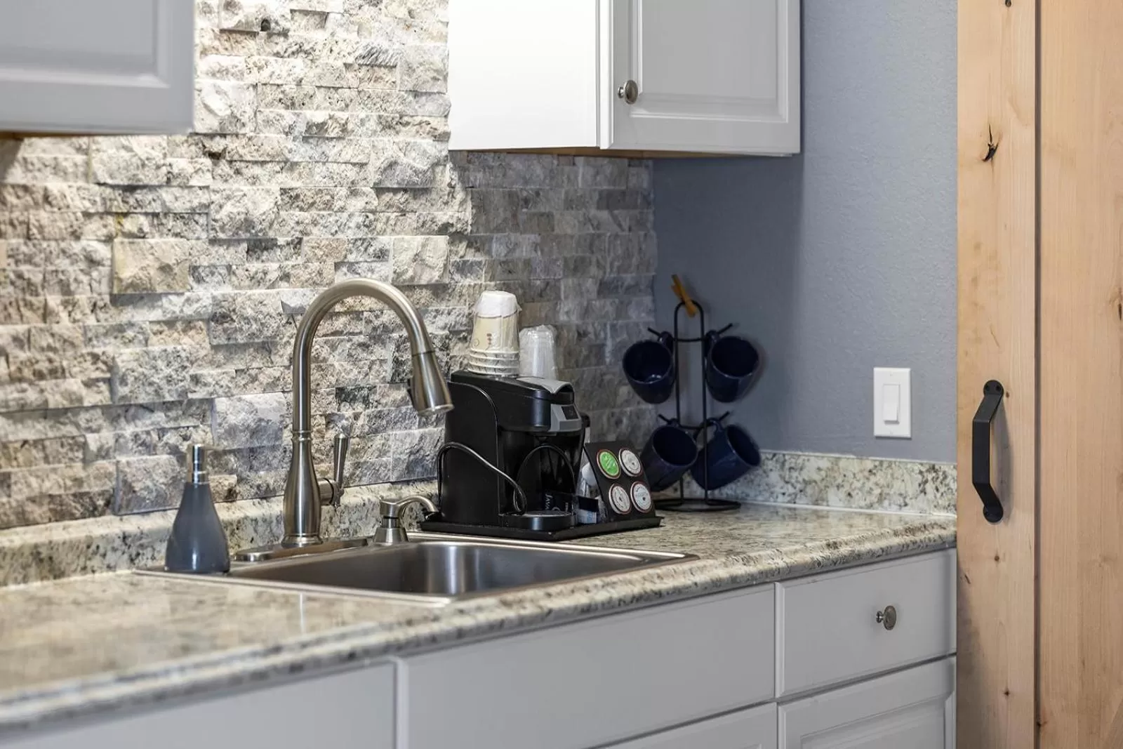 Kitchen or kitchenette in GreenTree Inn Prescott Valley