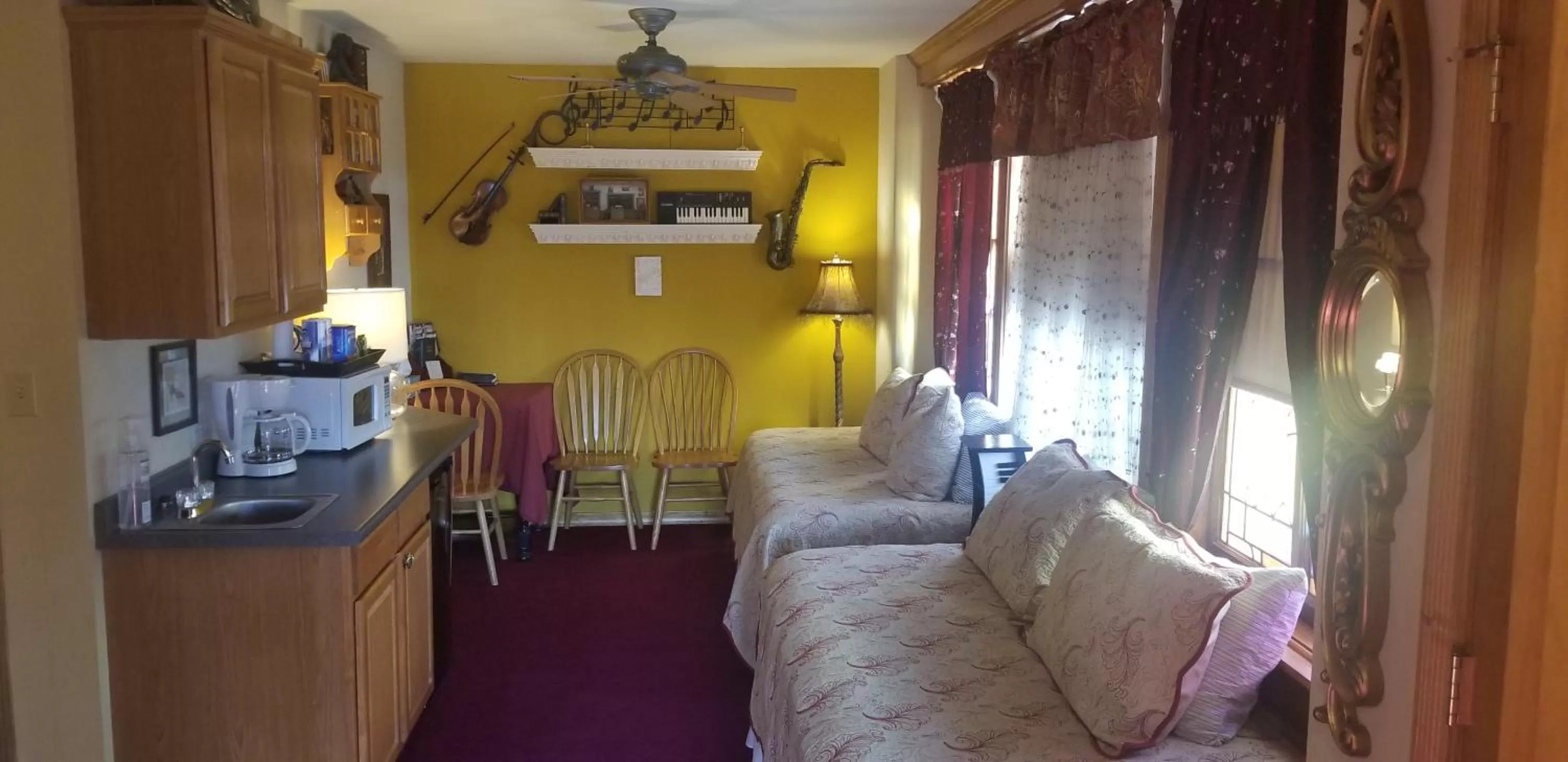 Bed in All Seasons Inn