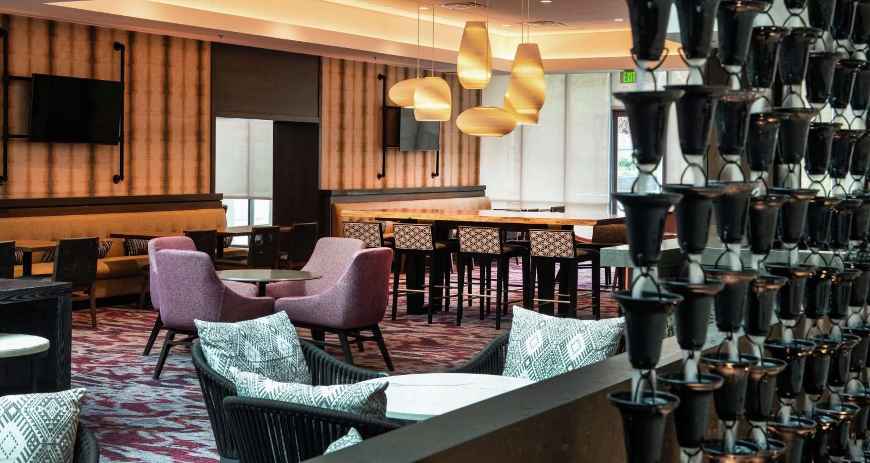 Dining area in Embassy Suites by Hilton Walnut Creek