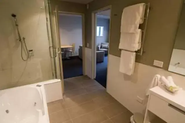 One-Bedroom Suite in The Crown Hotel One-Bedroom Suite in The Crown Hotel