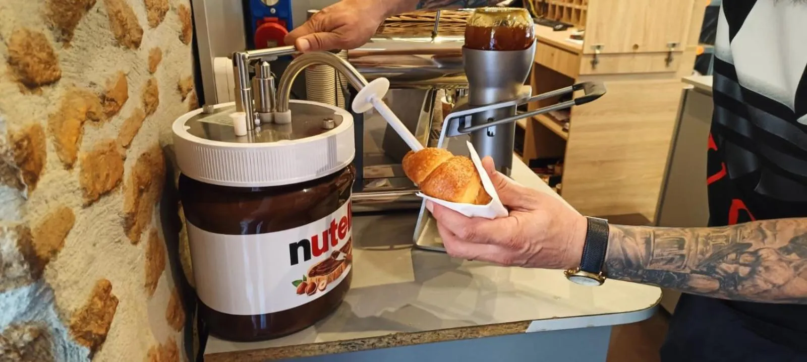 Breakfast in NEW GENERATION HOSTEL Milan center