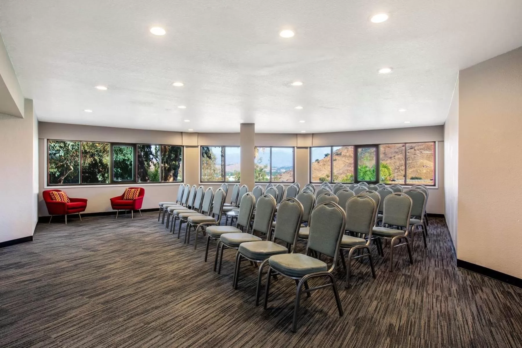 Business facilities in La Quinta by Wyndham Pomona