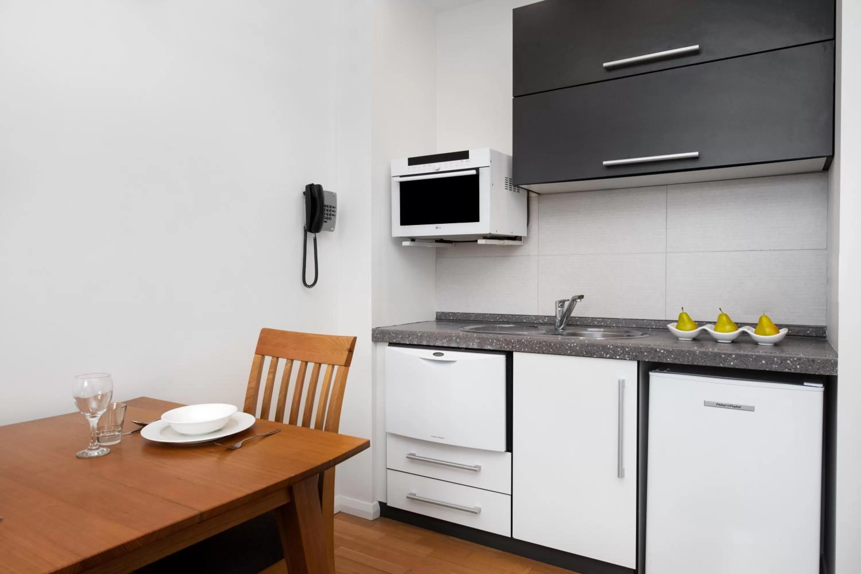 Kitchen or kitchenette in Mantra One Sandy Bay Road