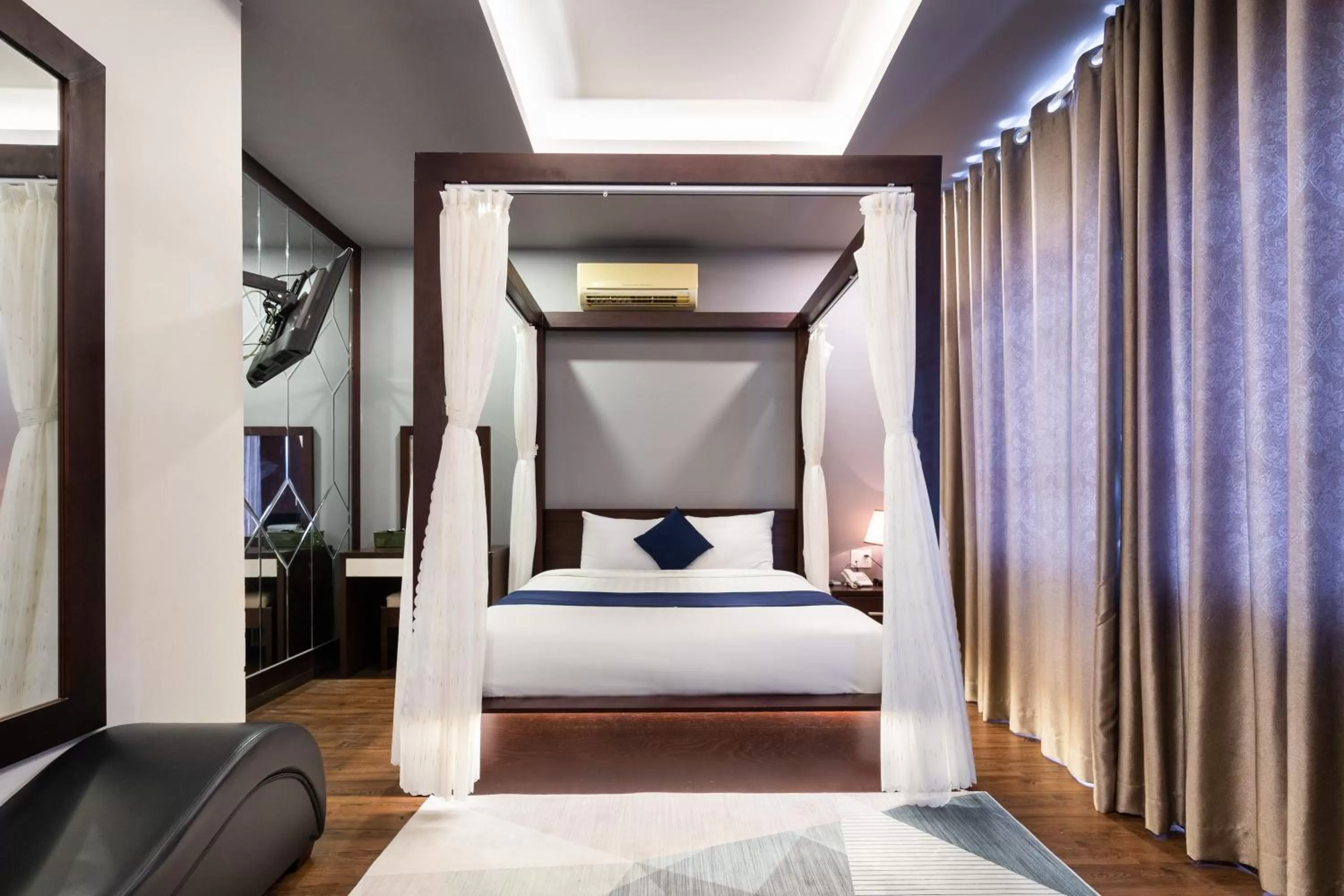 Bed in Central Hotel by Joi Hospitality