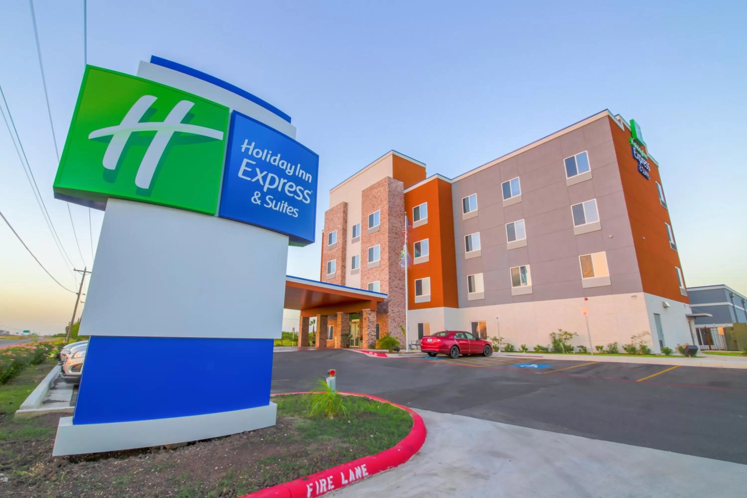 Property Building in Holiday Inn Express & Suites Raymondville, an IHG Hotel