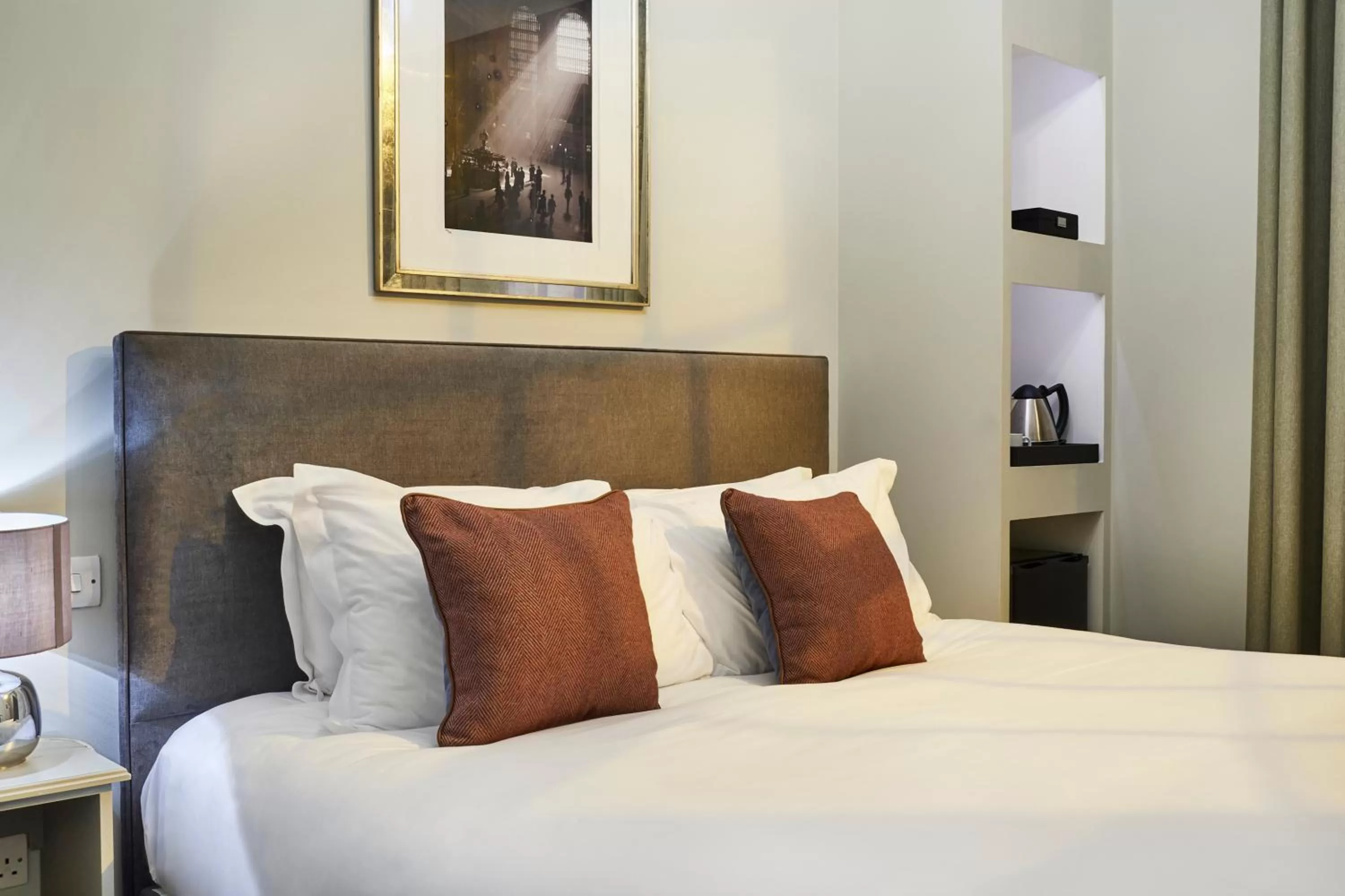 Bedroom, Bed in The Tophams Hotel