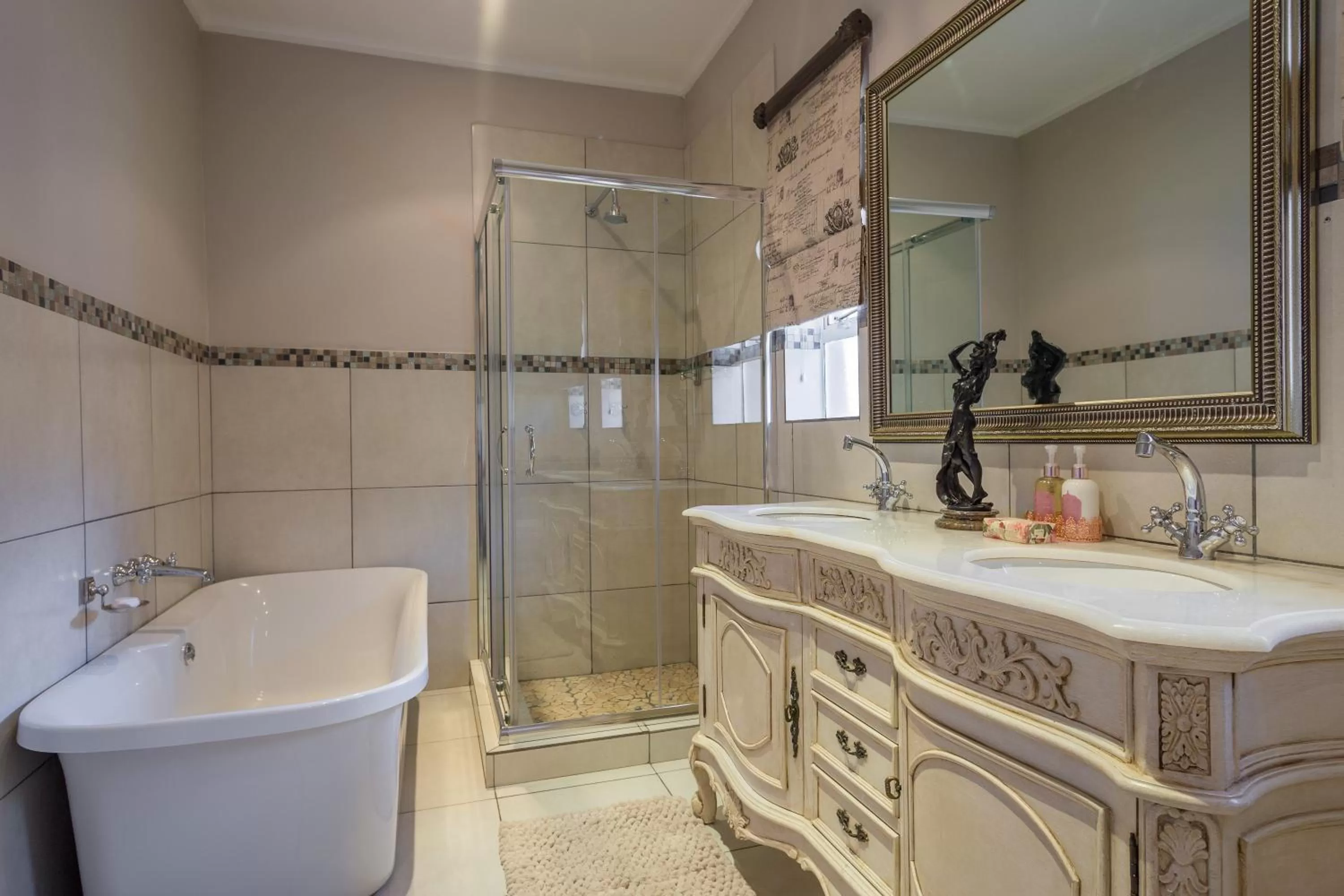 Shower, Bathroom in La Vida Luka - Luxury Guesthouse