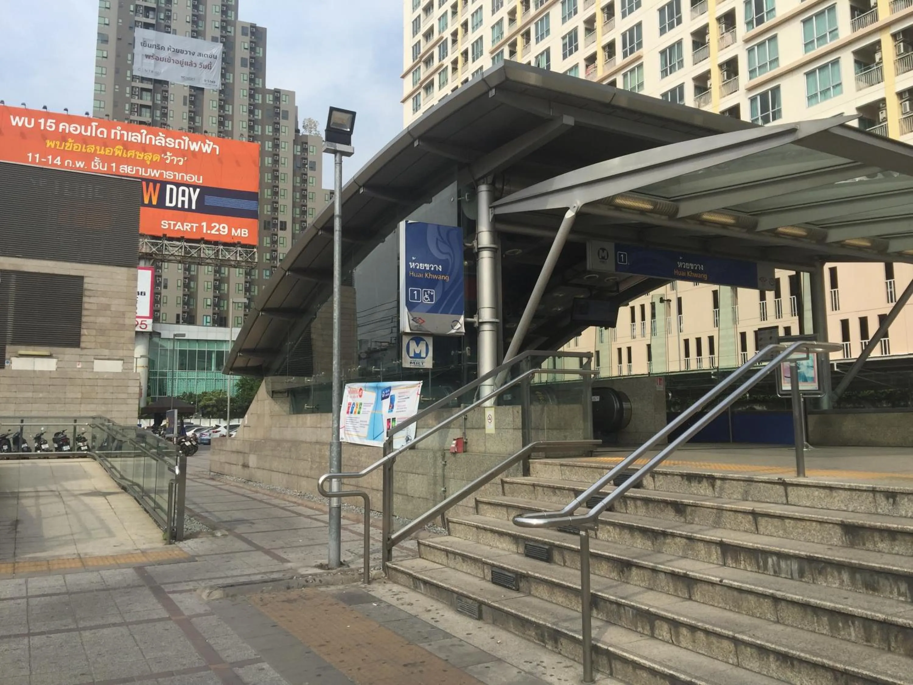 Property building in Napaville Huai Khwang