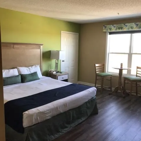 Bed in The Islander Inn