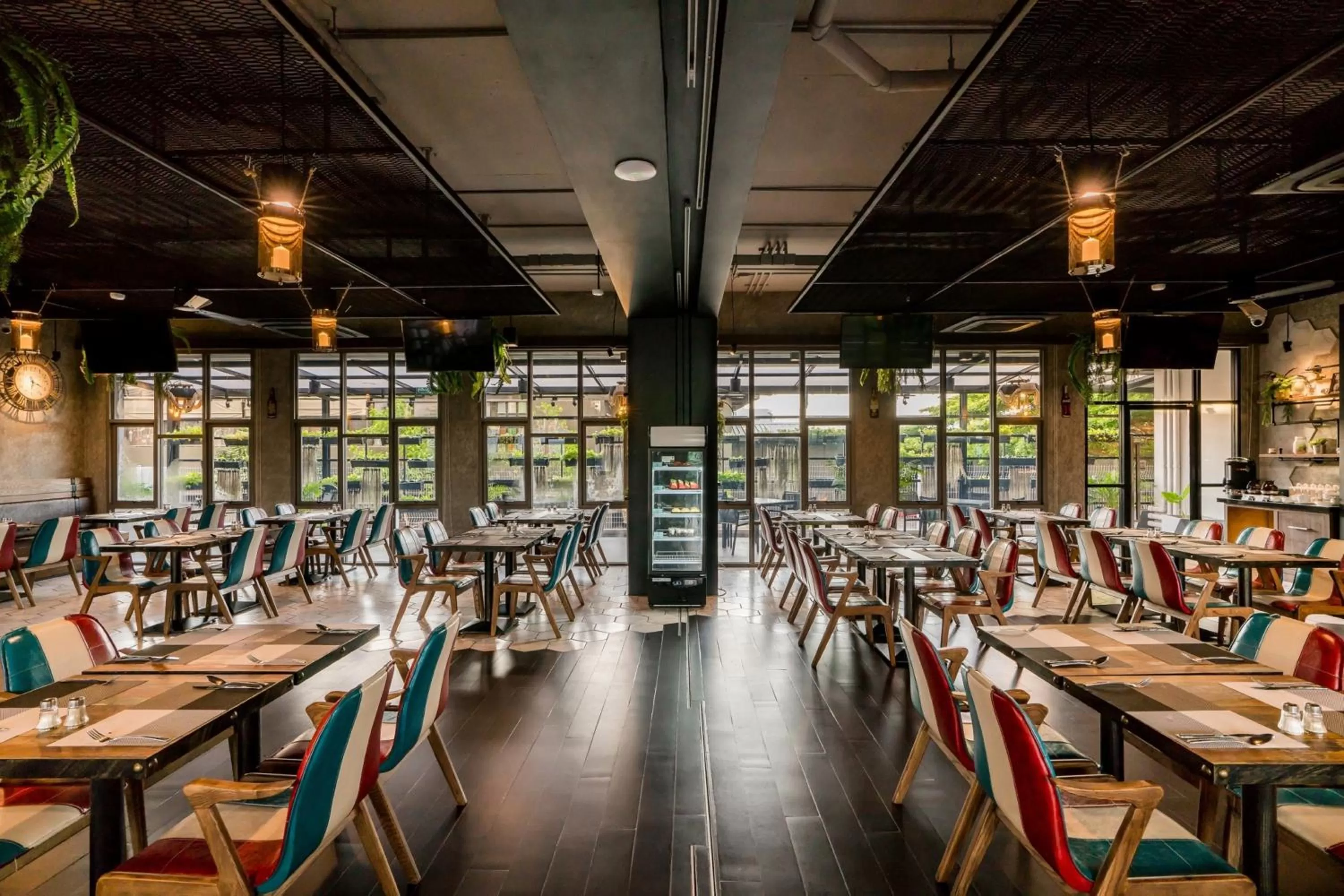 Restaurant/places to eat in SureStay Plus by Best Western T Pattaya