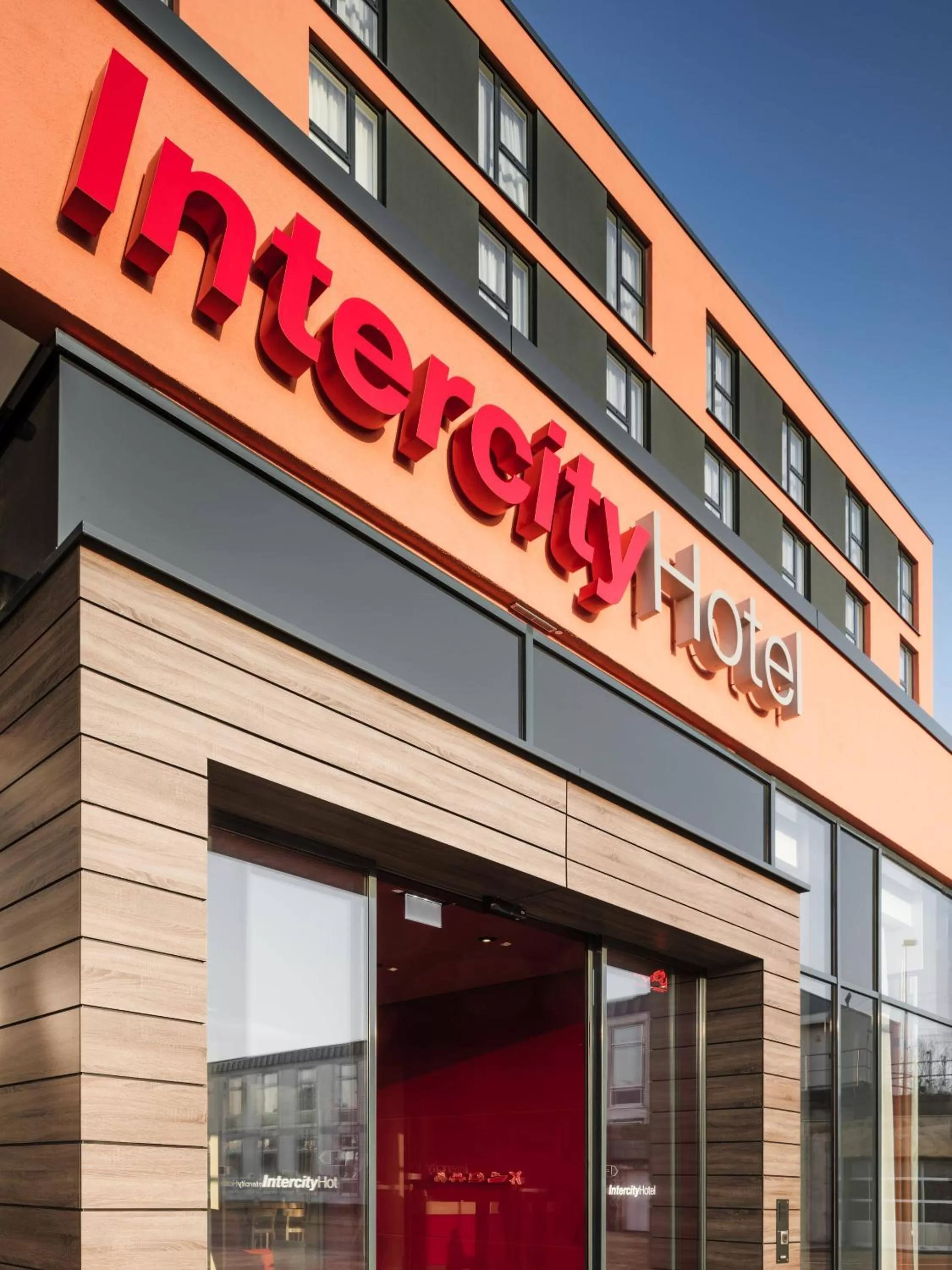 Facade/entrance in IntercityHotel Braunschweig