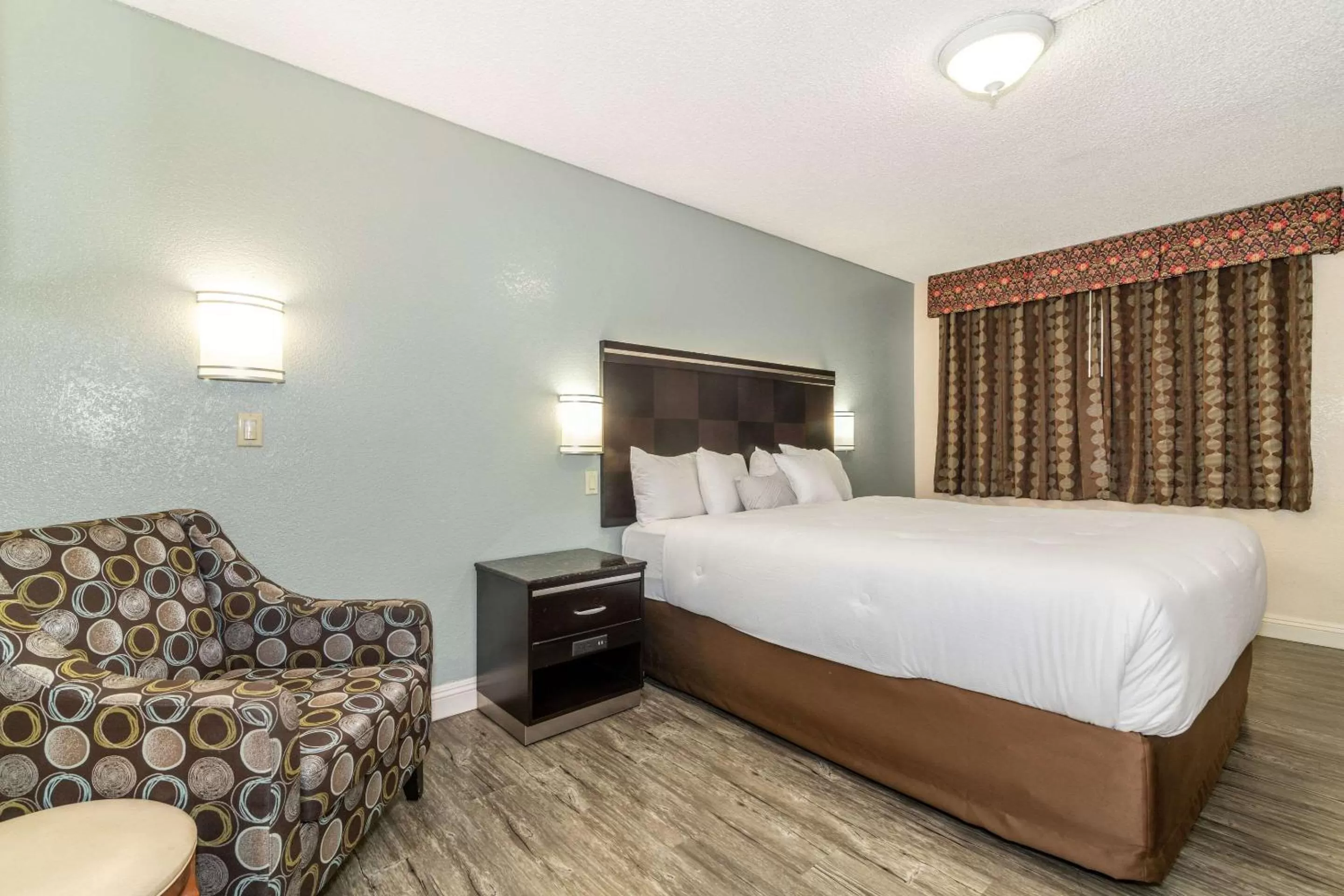 Photo of the whole room, Bed in Rodeway Inn Barstow Route 66