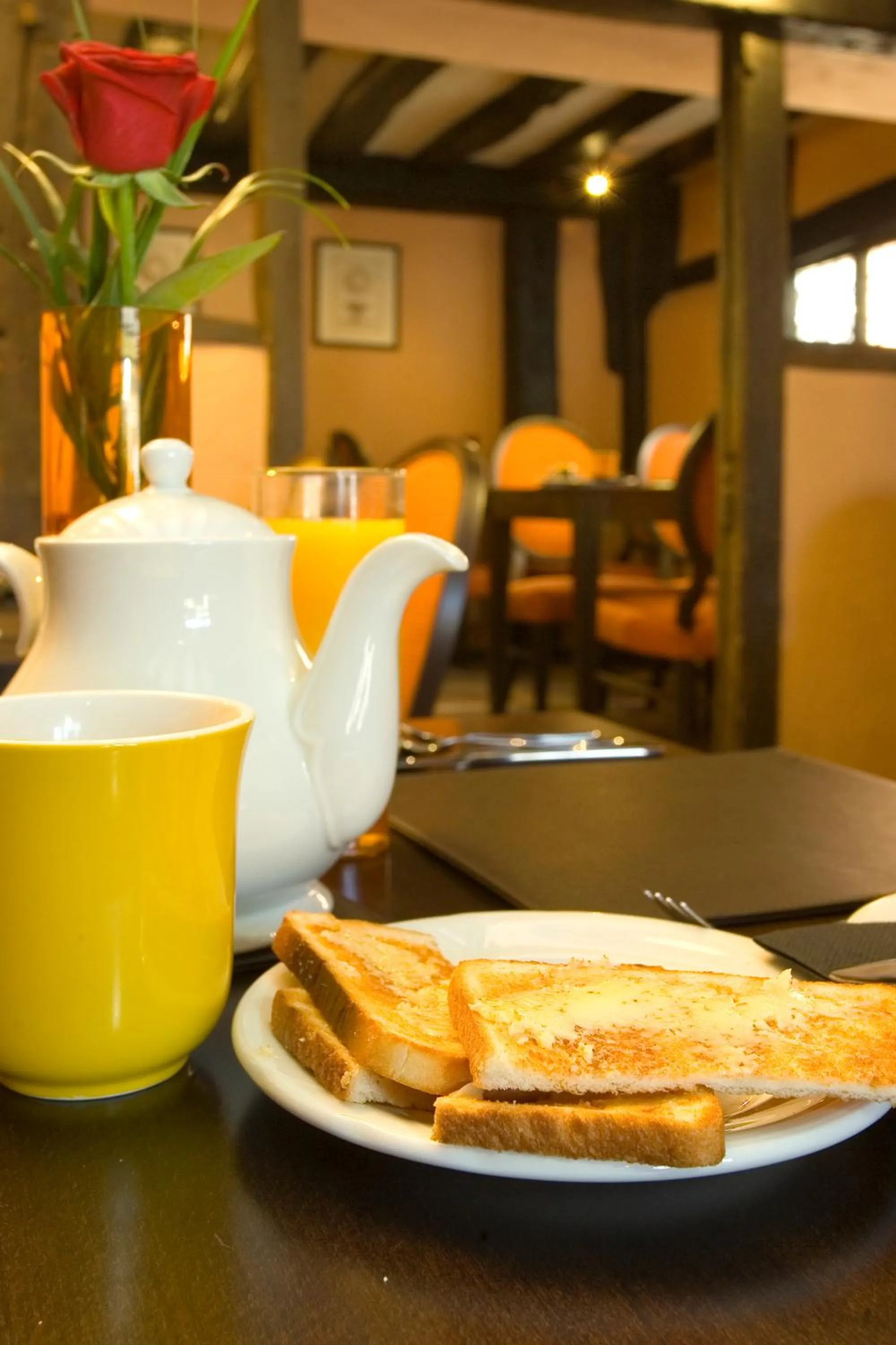 Food and drinks in Kings Arms Hotel