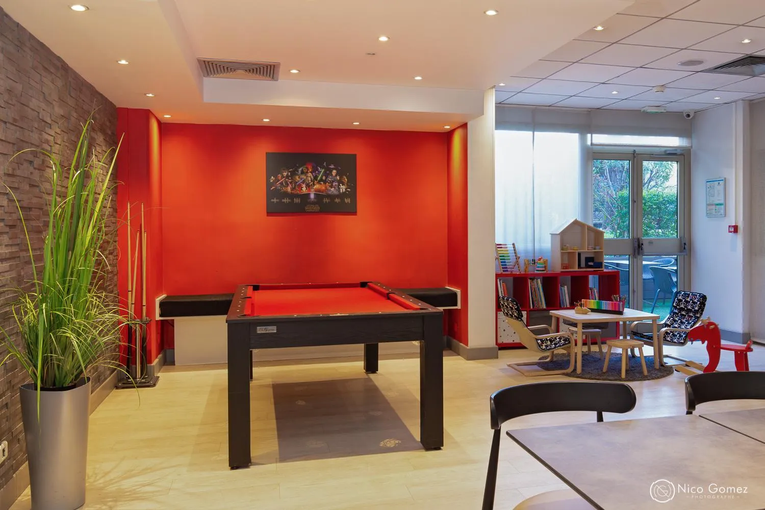 Billiard in ibis Styles Cannes Le Cannet