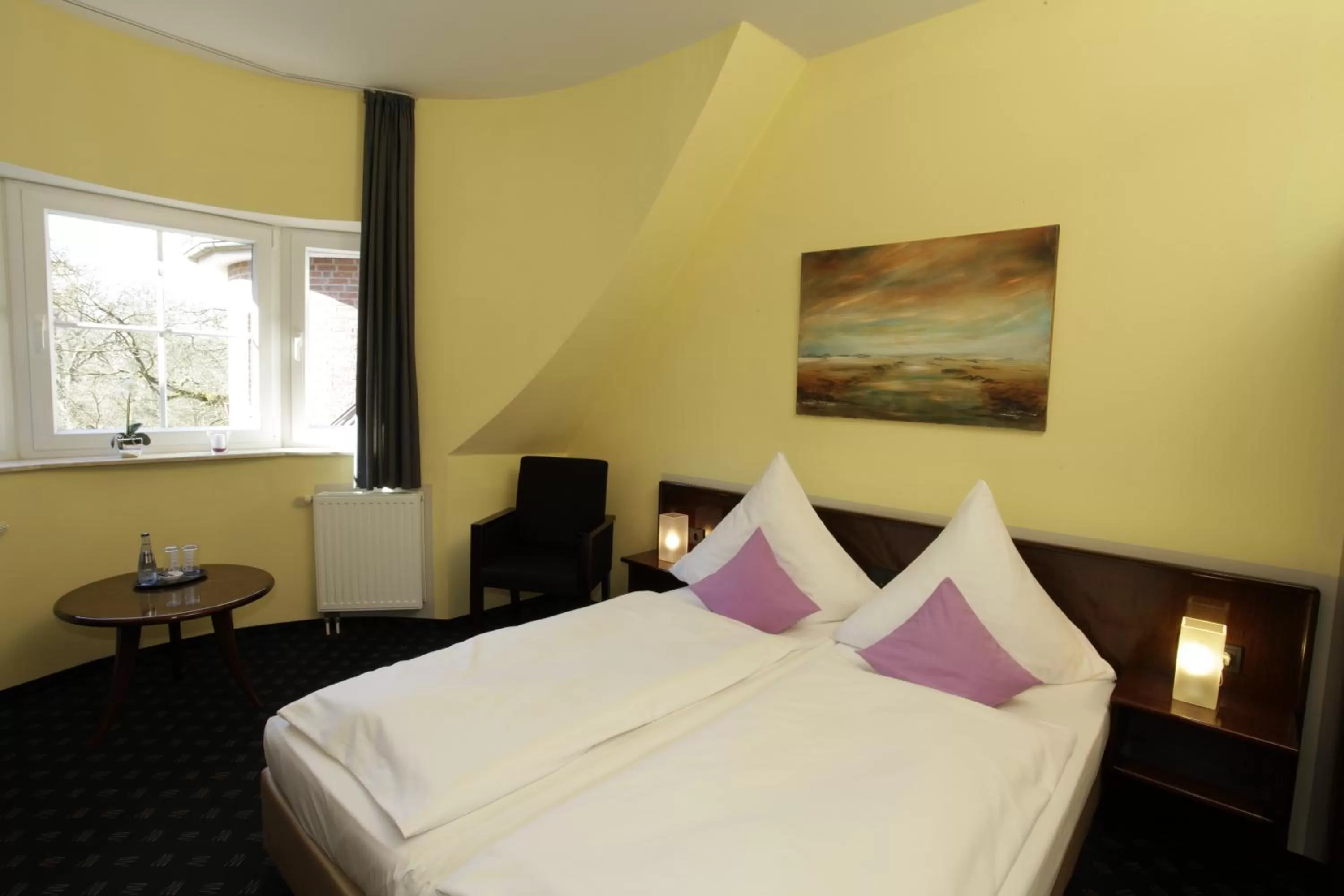 Photo of the whole room, Bed in Hotel Worpsweder Tor