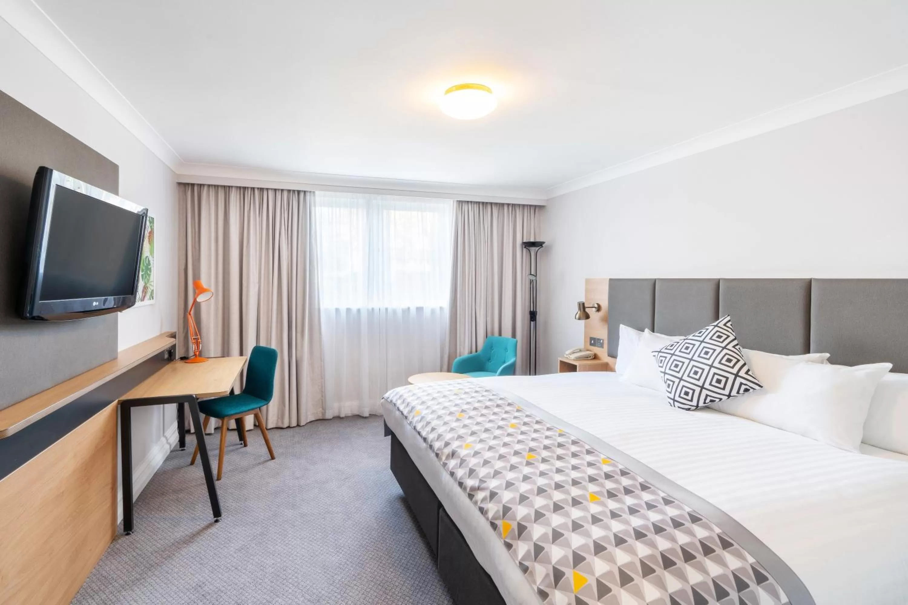 TV and multimedia, Bed in Holiday Inn Hemel Hempstead M1, Jct. 8 by IHG