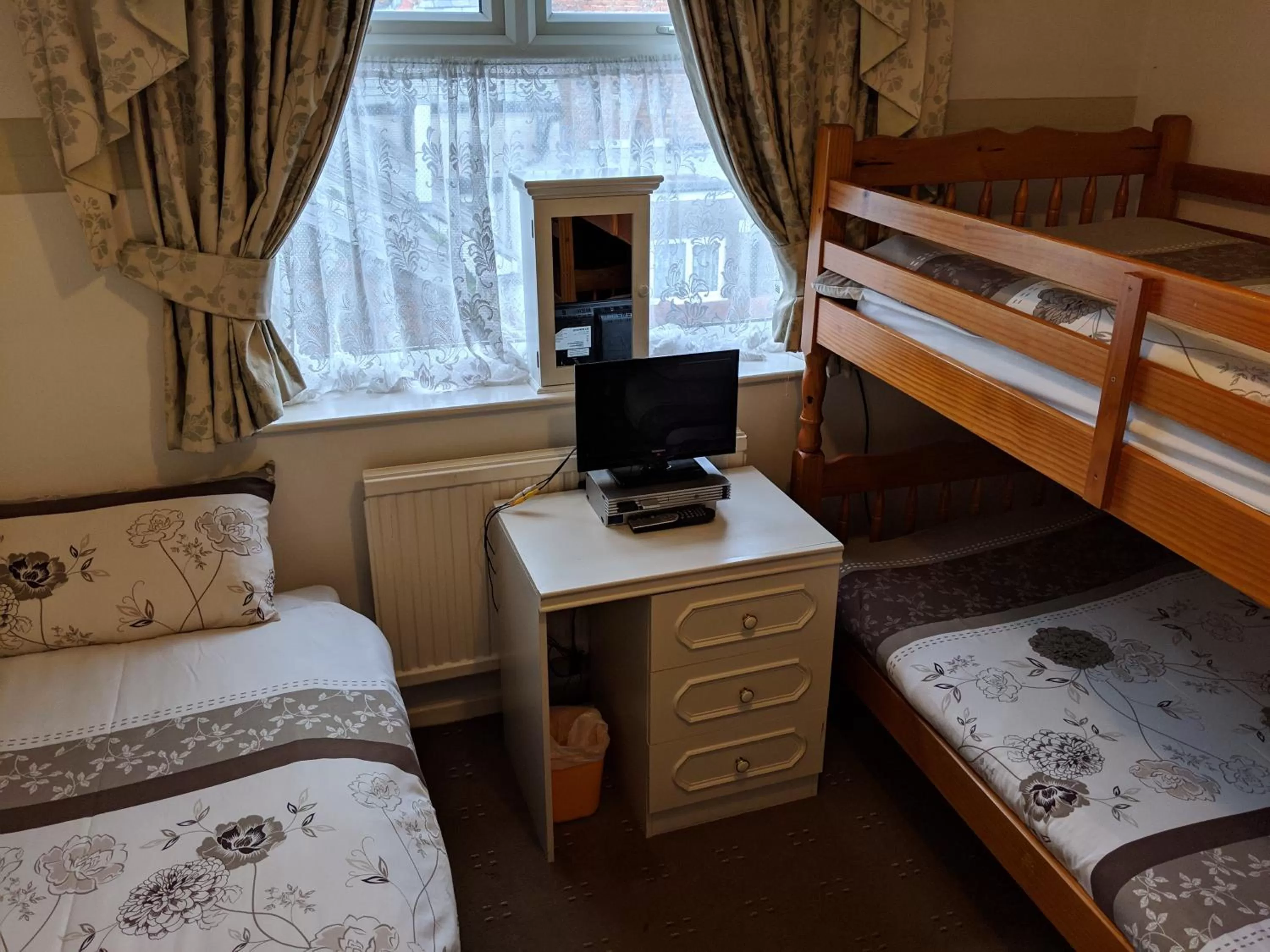 Bedroom, Bed in The New Guilderoy Hotel