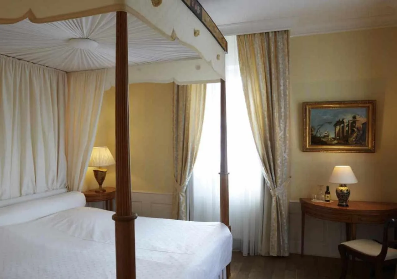 Bedroom, Bed in Hotel Snorrenburg GmbH