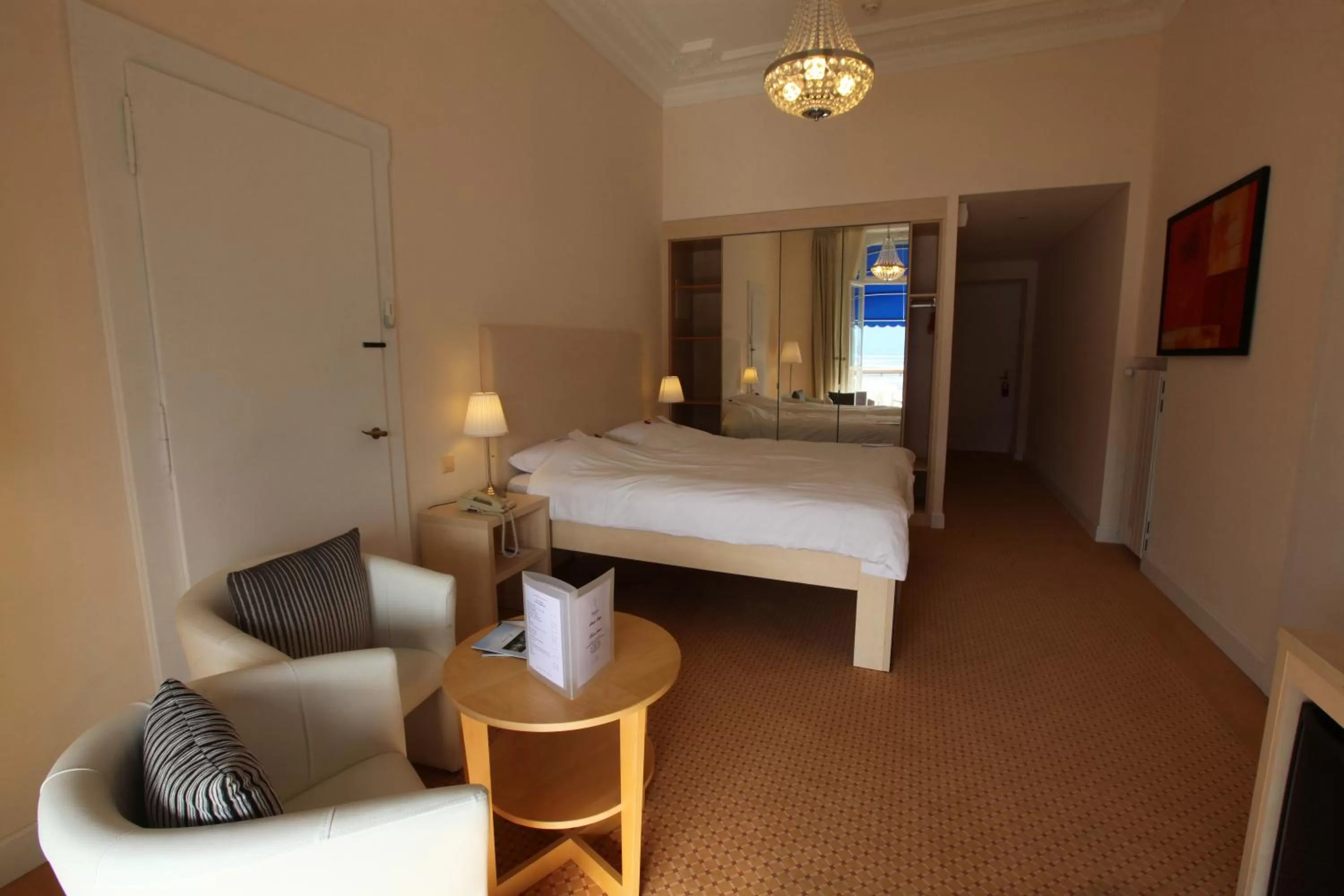 Bed in Hôtel du Grand Lac Excelsior