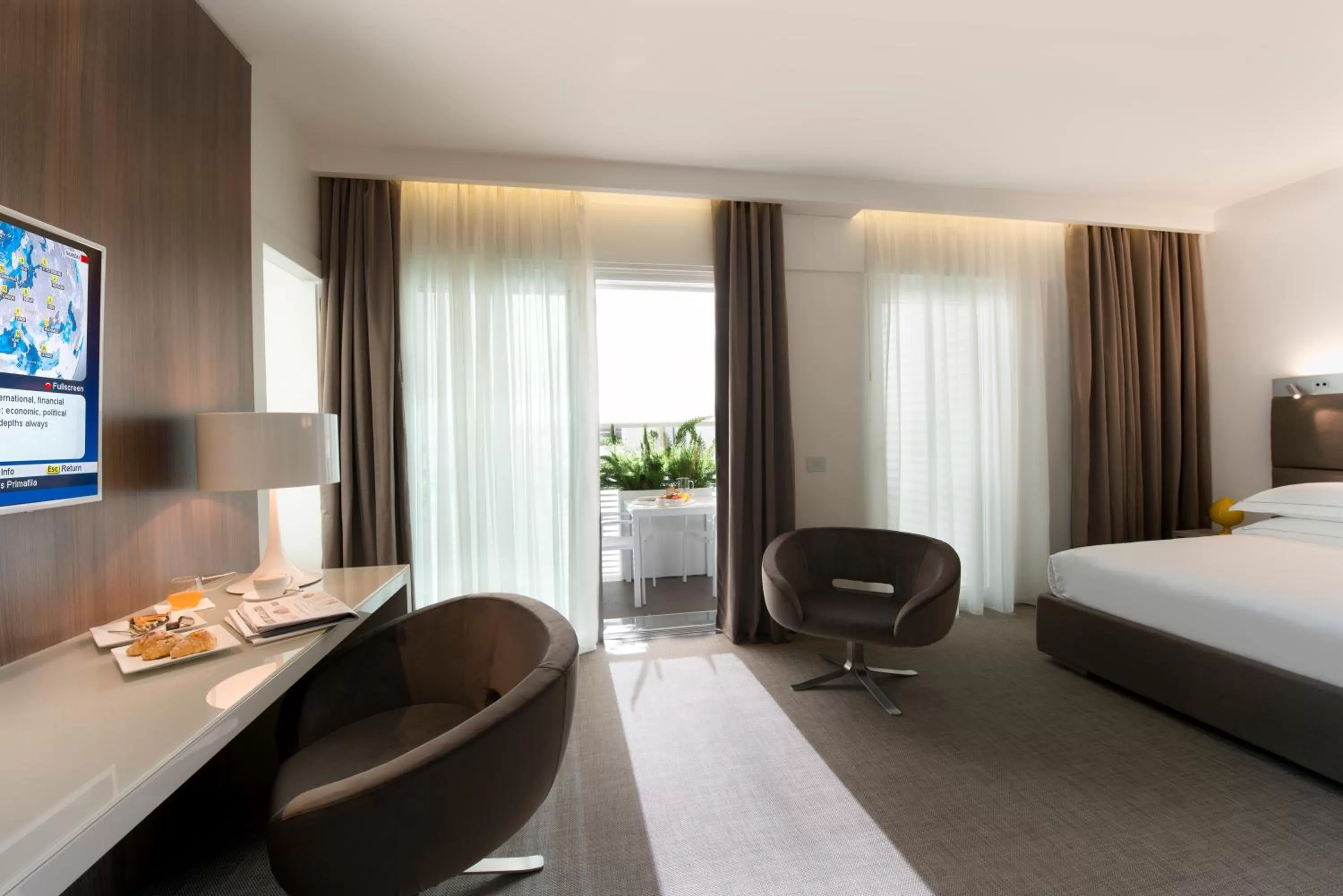 Photo of the whole room, Bed in Dilman Luxury Stay