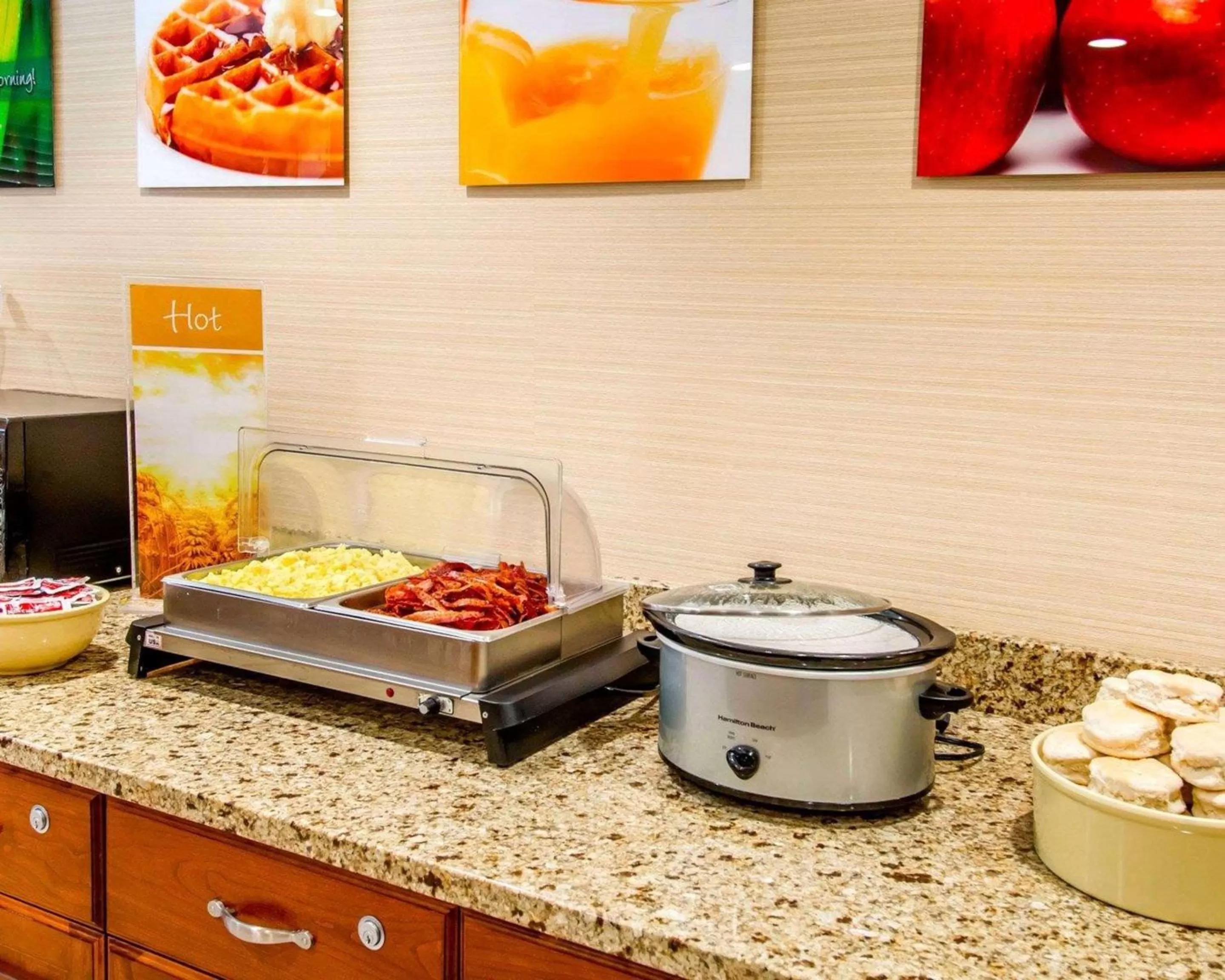 Restaurant/places to eat in Quality Inn Oakwood