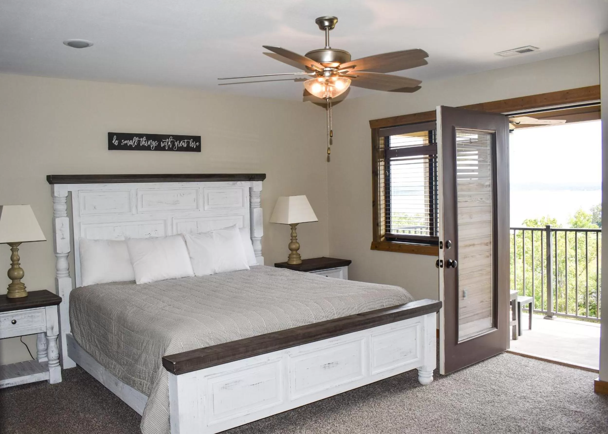 Bed in Table Rock Resorts at Indian Point