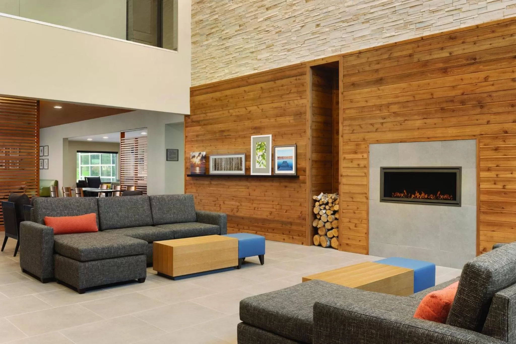 Lobby or reception in Country Inn & Suites by Radisson, Ft Atkinson, WI