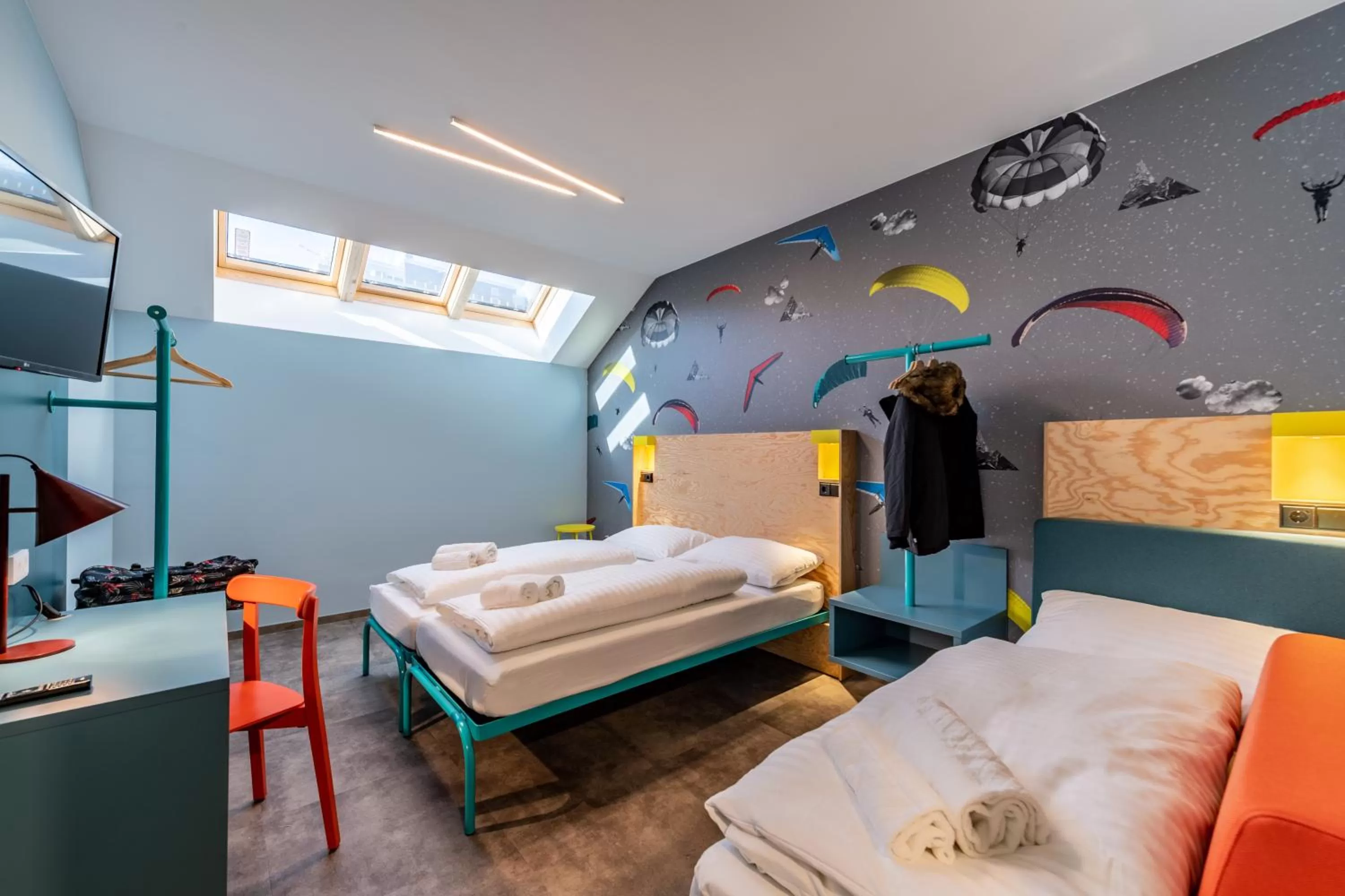 Photo of the whole room in MEININGER Hotel Innsbruck Zentrum