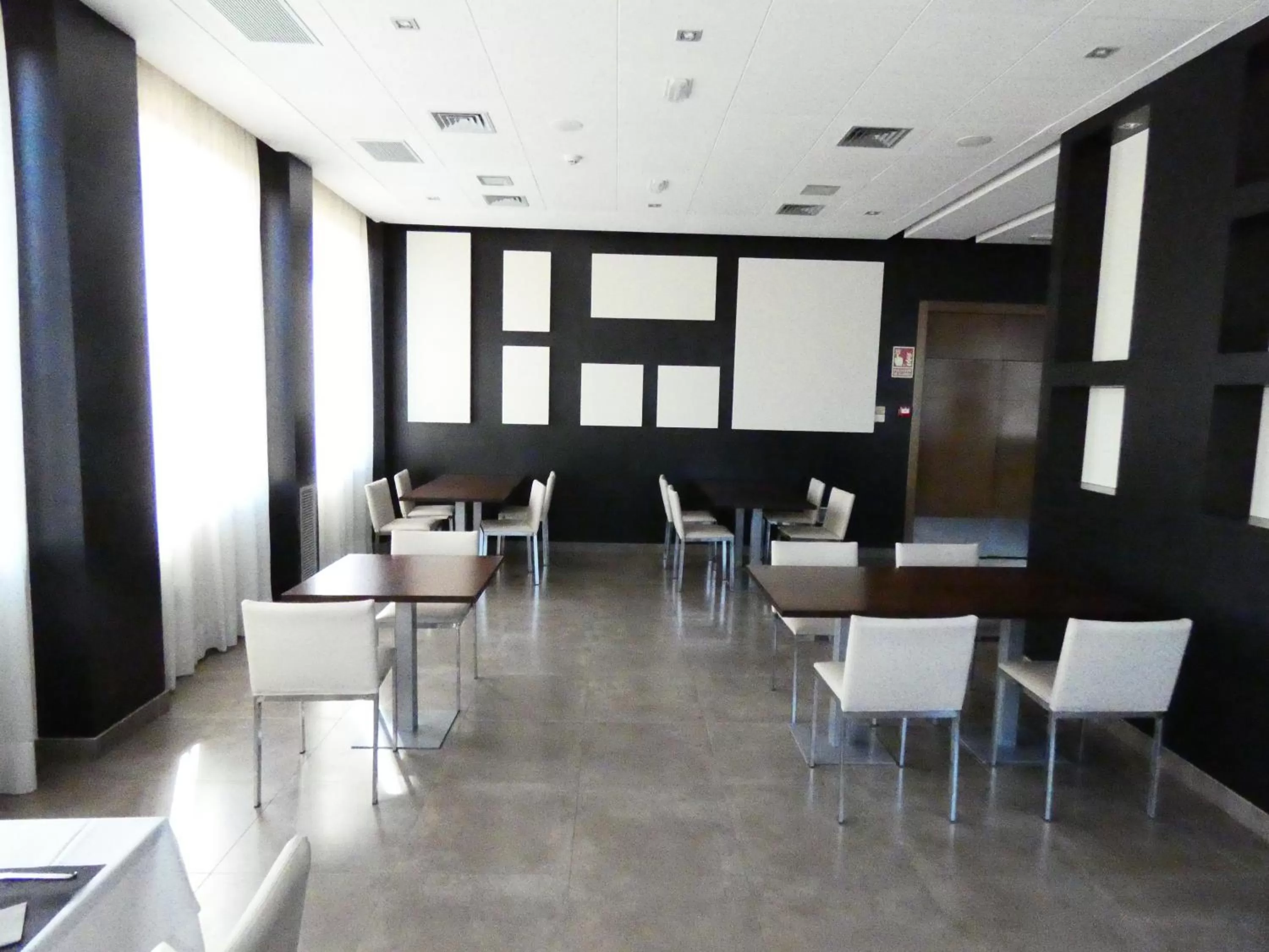 Restaurant/places to eat in Fuente del Miro