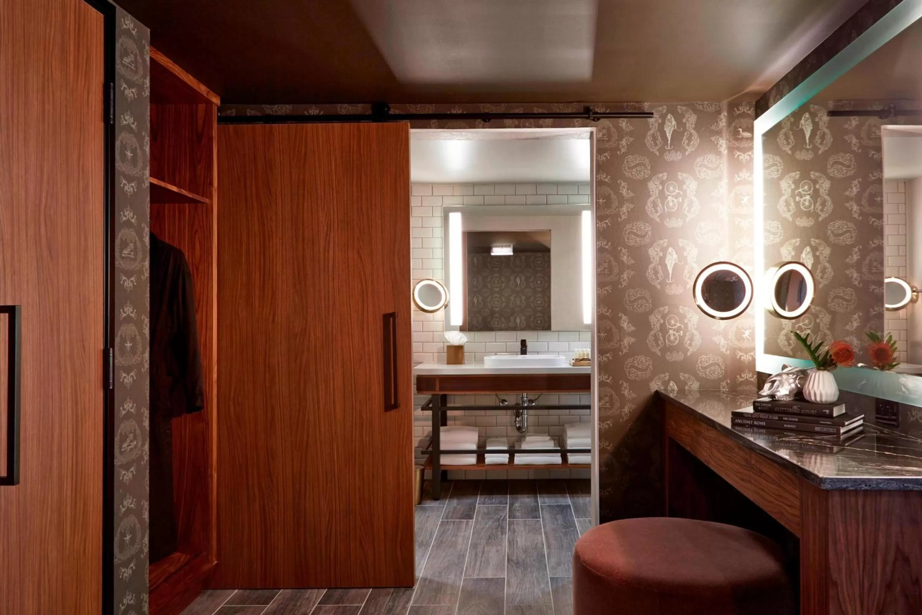 Photo of the whole room in Renaissance Minneapolis Hotel, The Depot