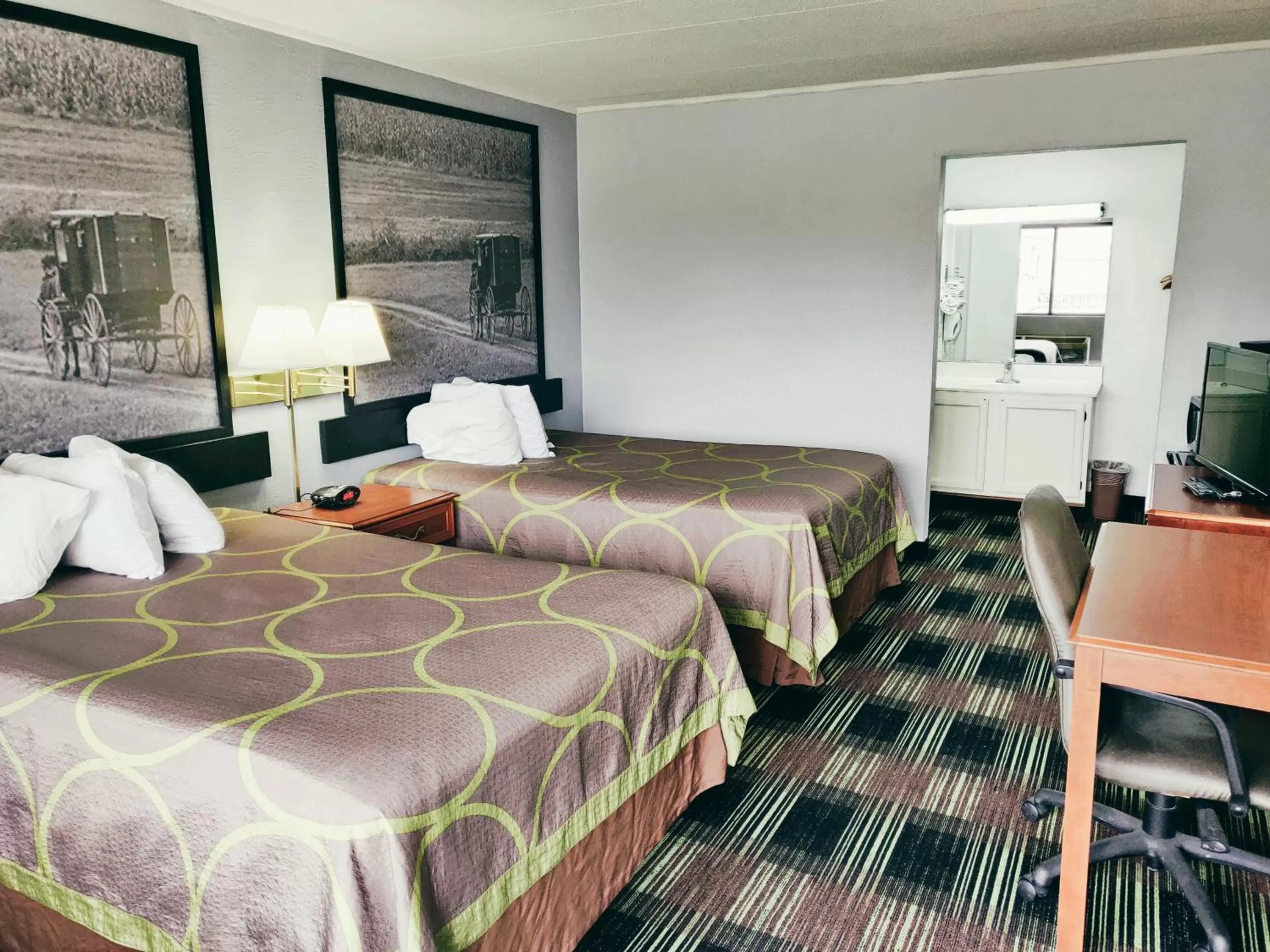 Bed in Sprucewood Inn