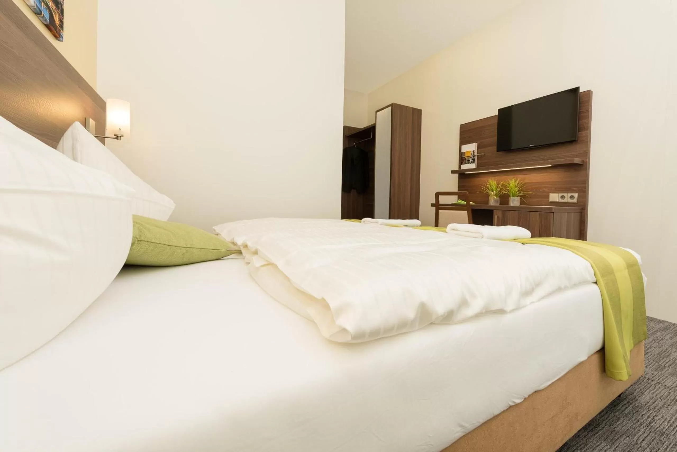 Photo of the whole room, Bed in Trip Inn Goethe Conference Hotel